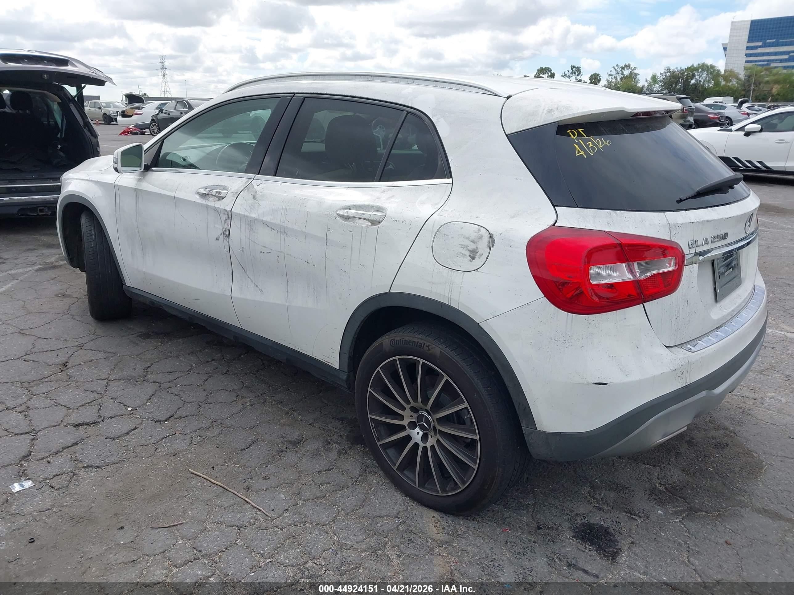MERCEDES-BENZ GLA image 3
