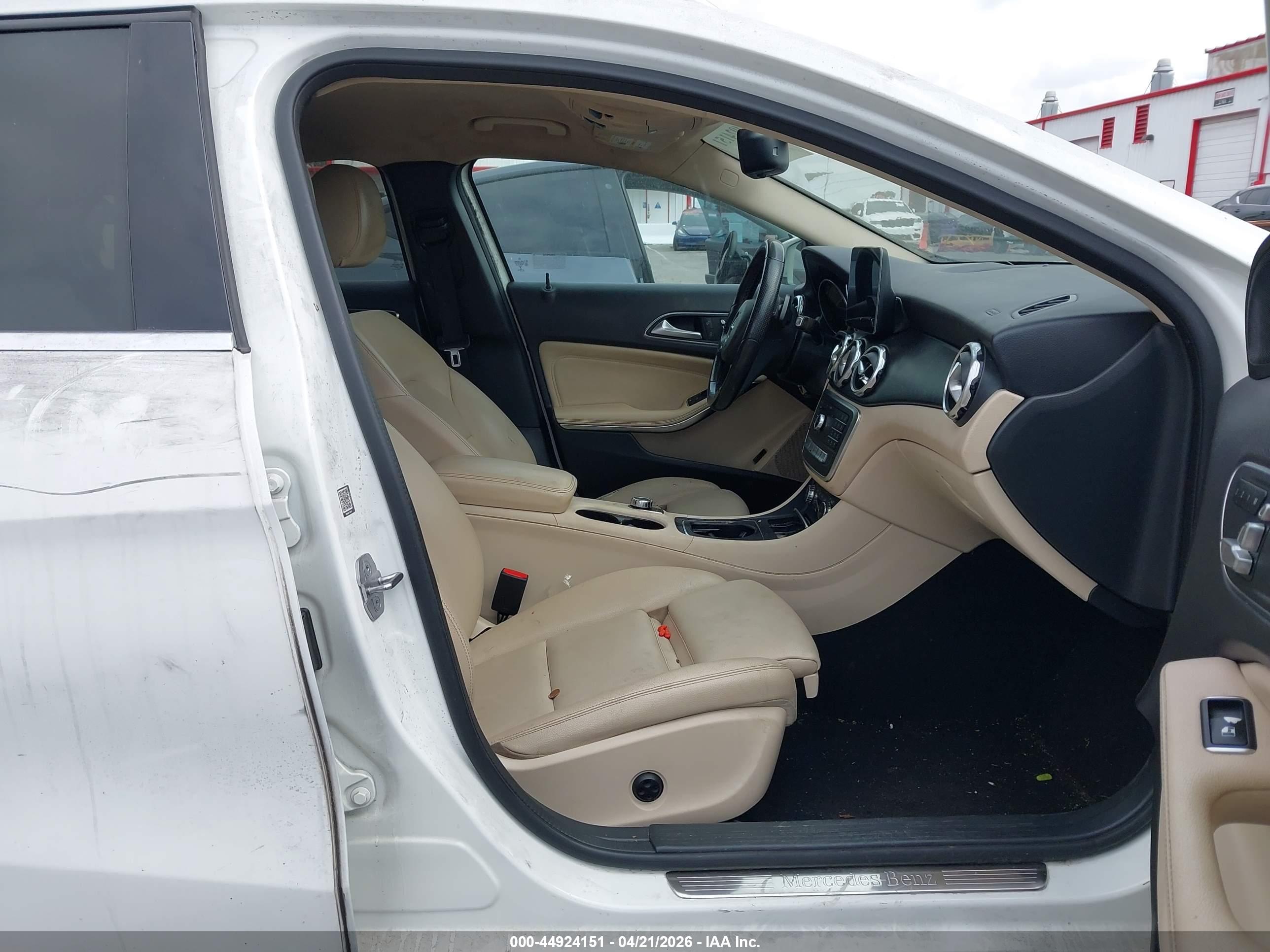MERCEDES-BENZ GLA image 5