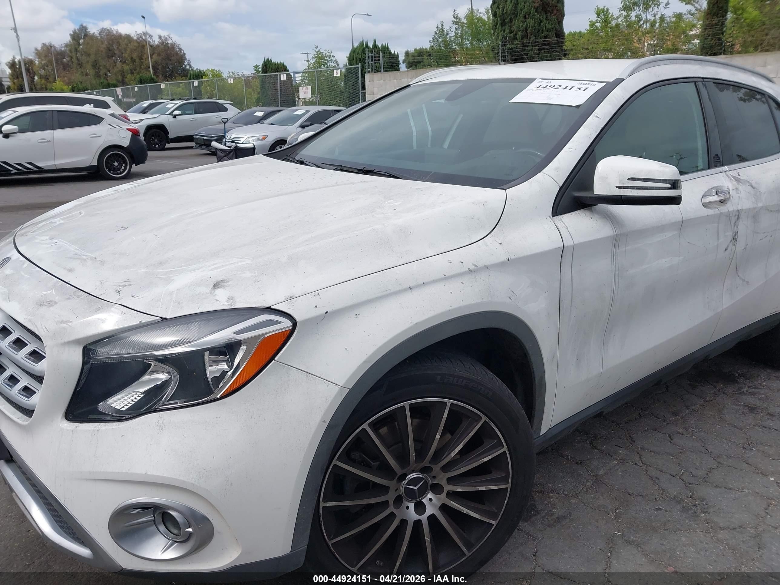 MERCEDES-BENZ GLA image 6