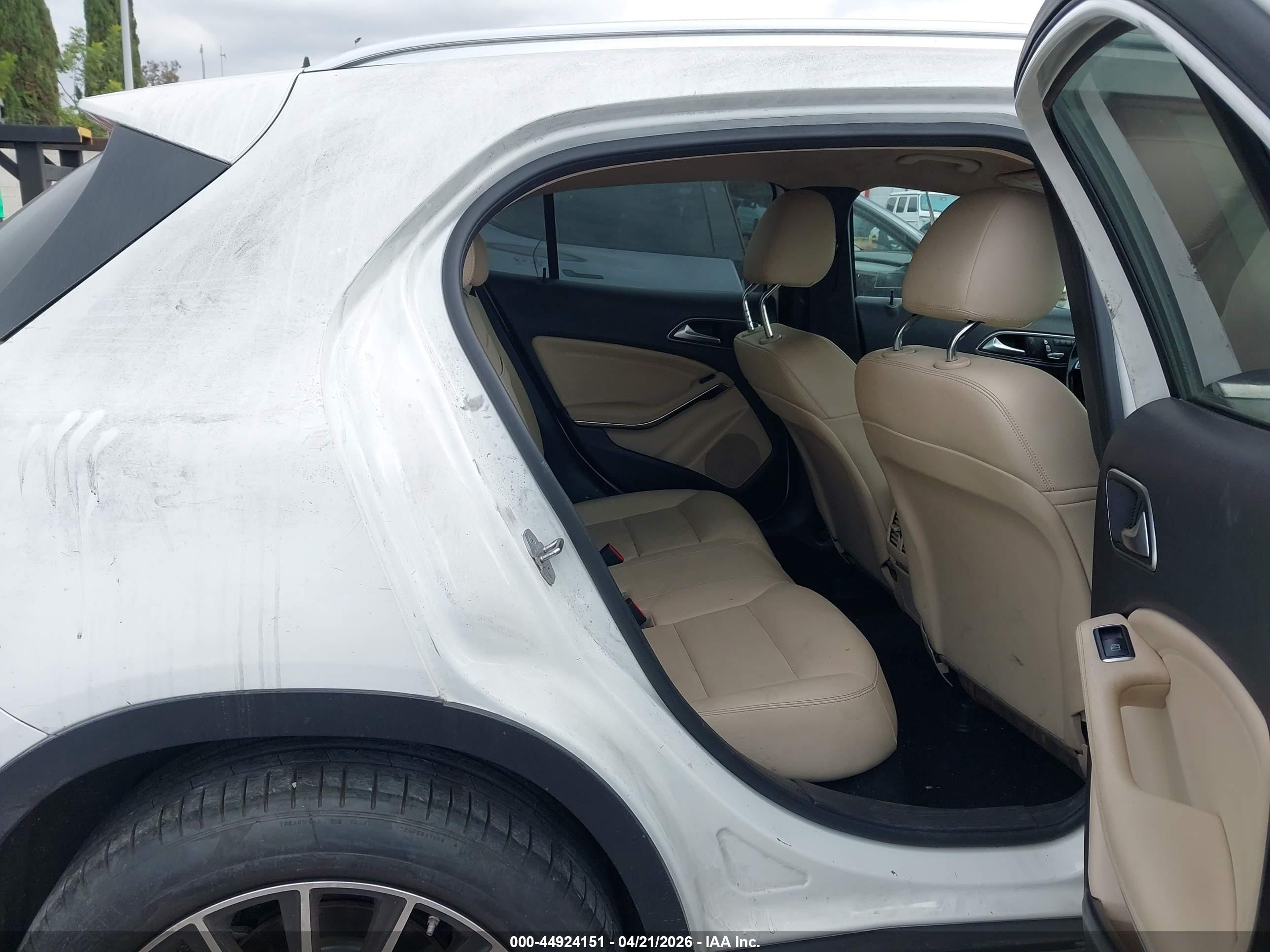 MERCEDES-BENZ GLA image 8