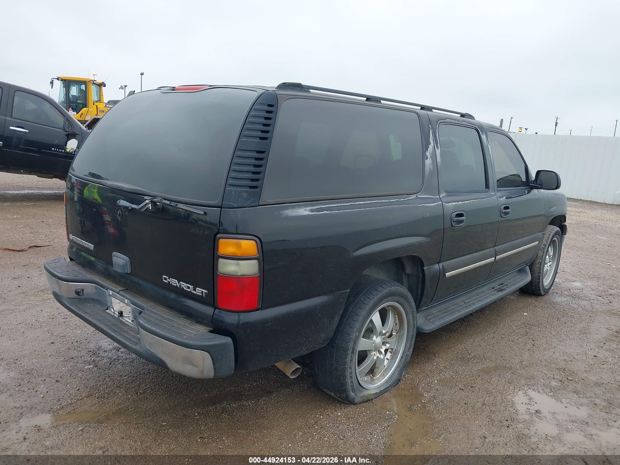 CHEVROLET SUBURBAN image 4