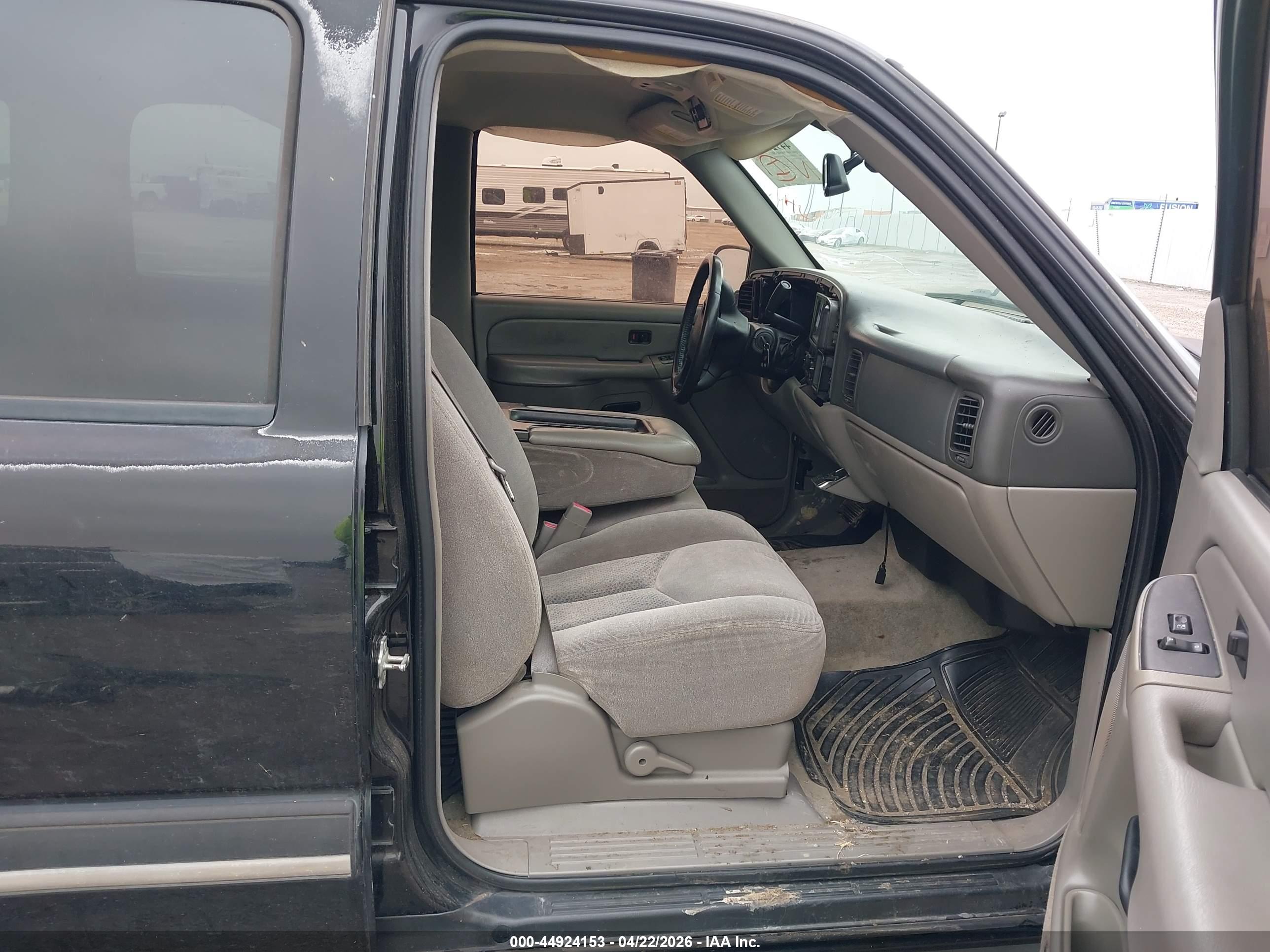 CHEVROLET SUBURBAN image 5