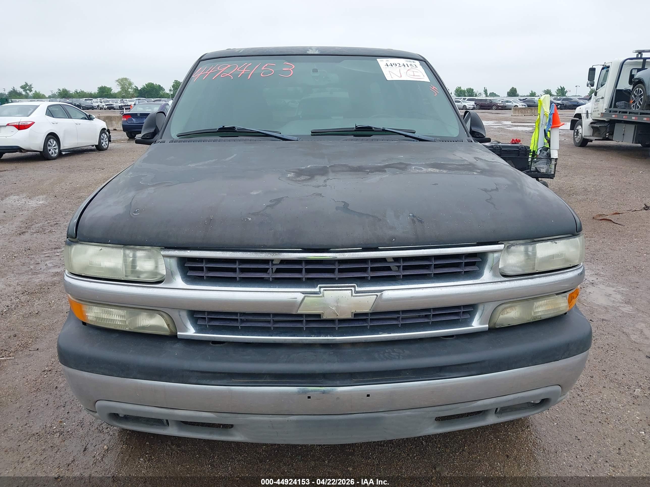 CHEVROLET SUBURBAN image 6