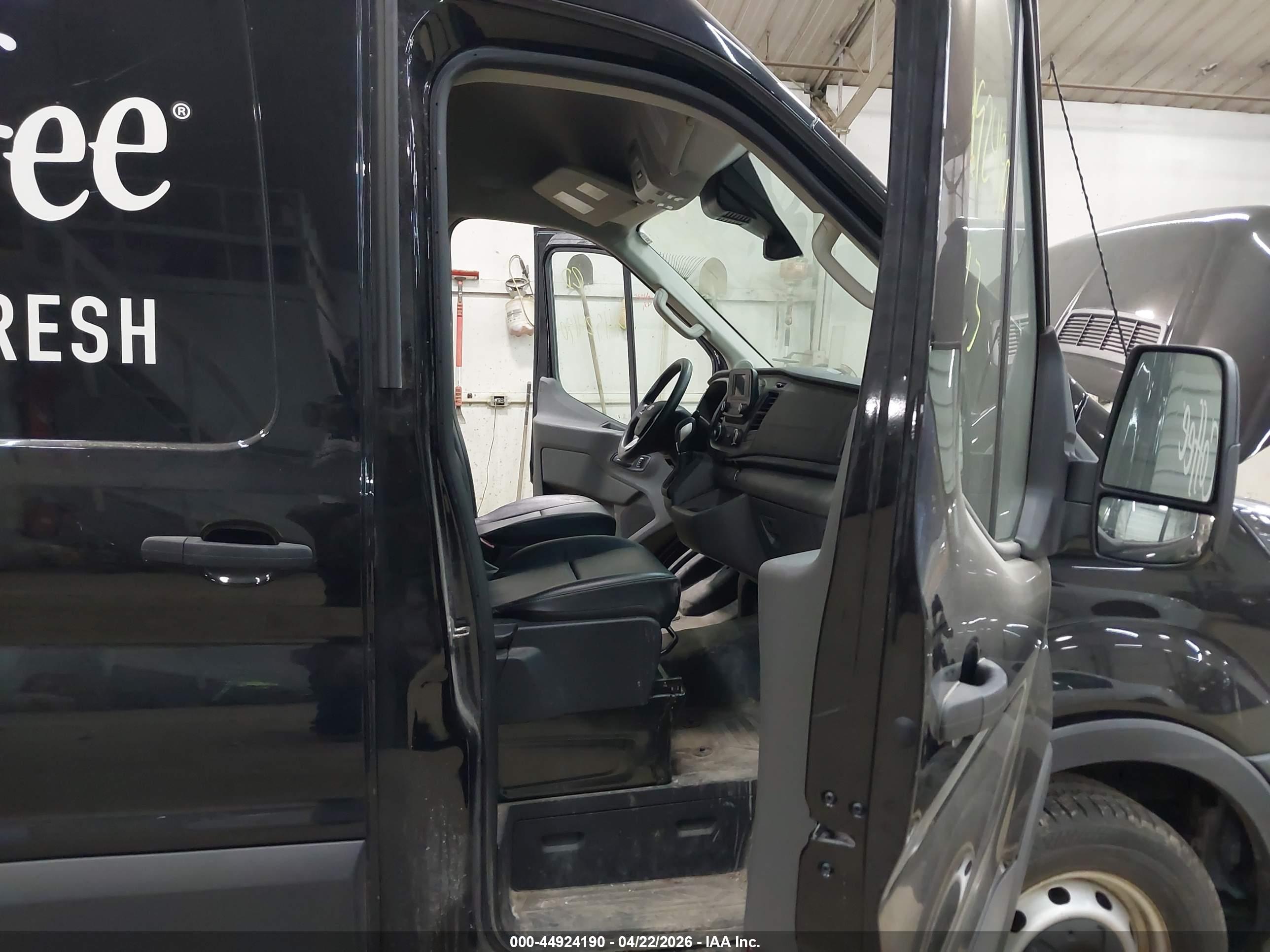 FORD TRANSIT-250 image 5
