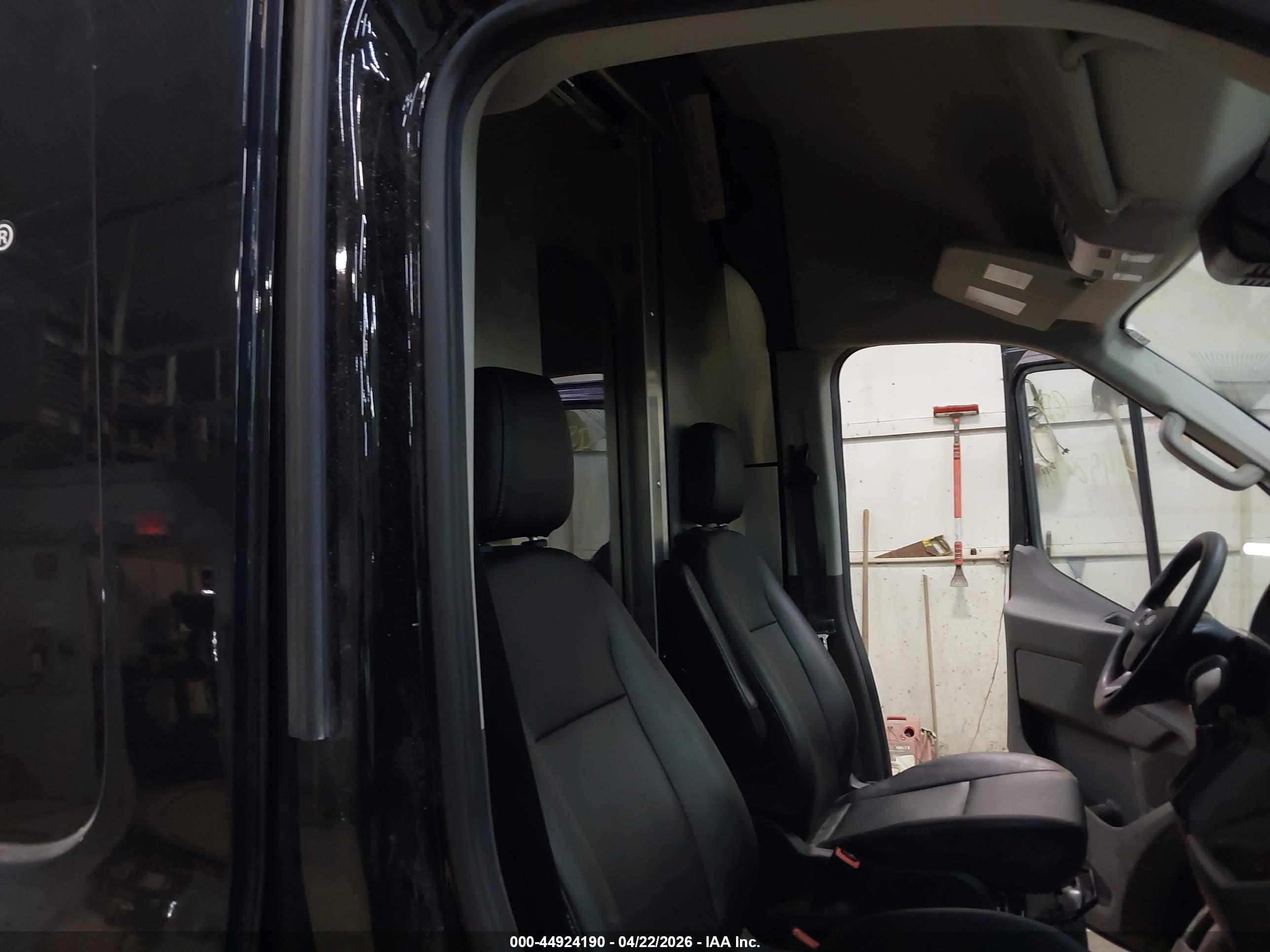 FORD TRANSIT-250 image 8