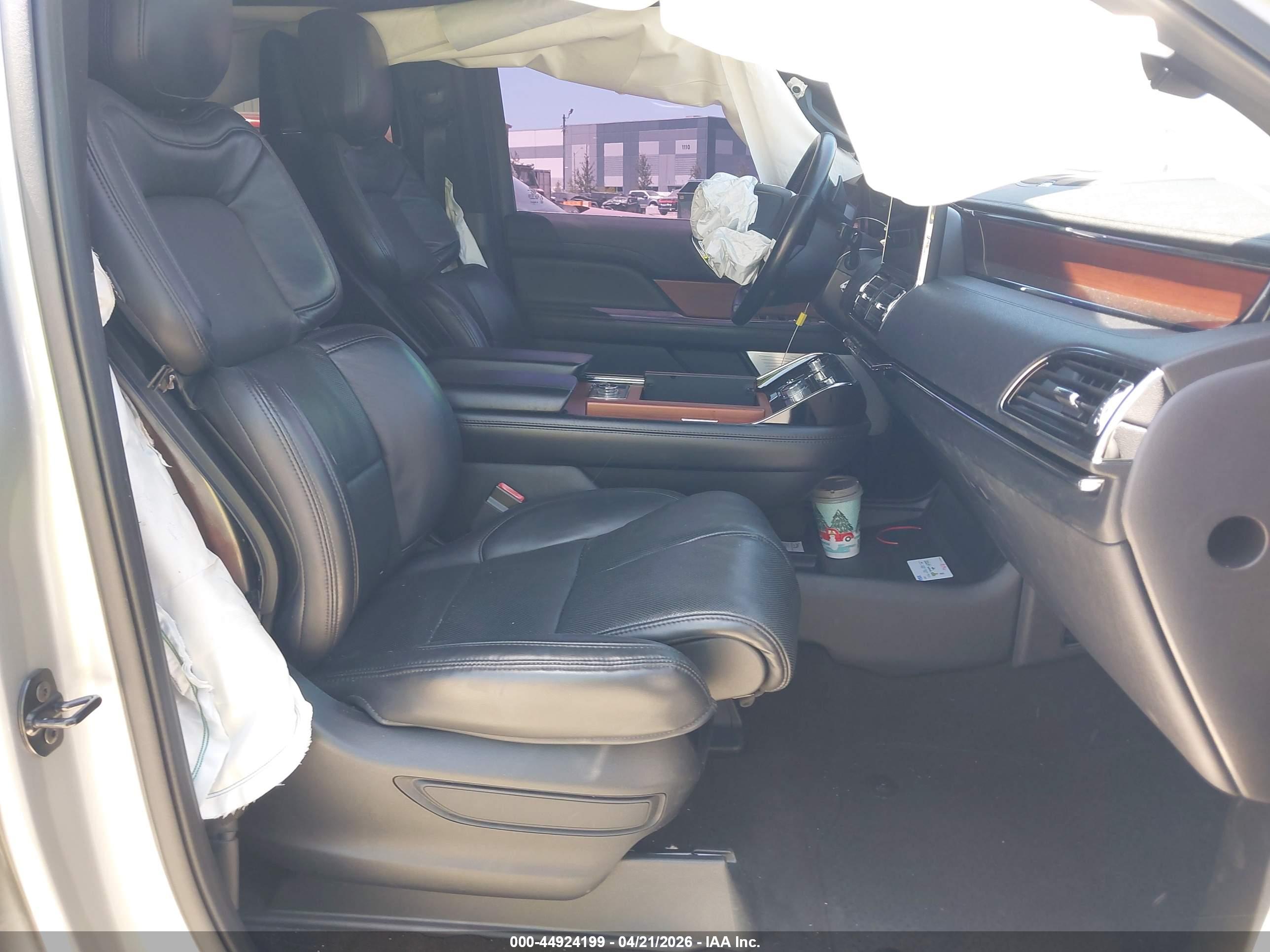 LINCOLN NAVIGATOR image 5
