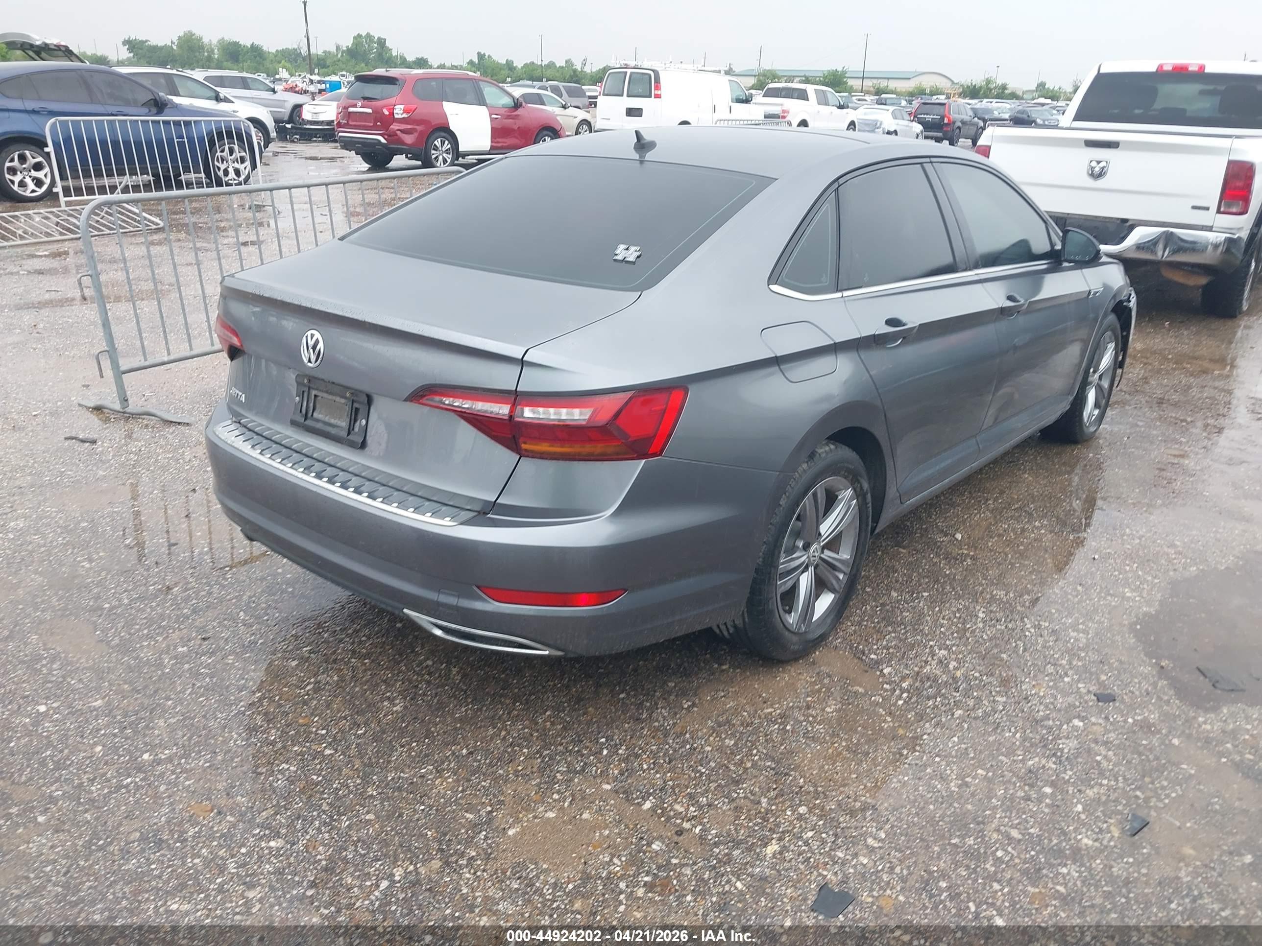 VOLKSWAGEN JETTA image 4