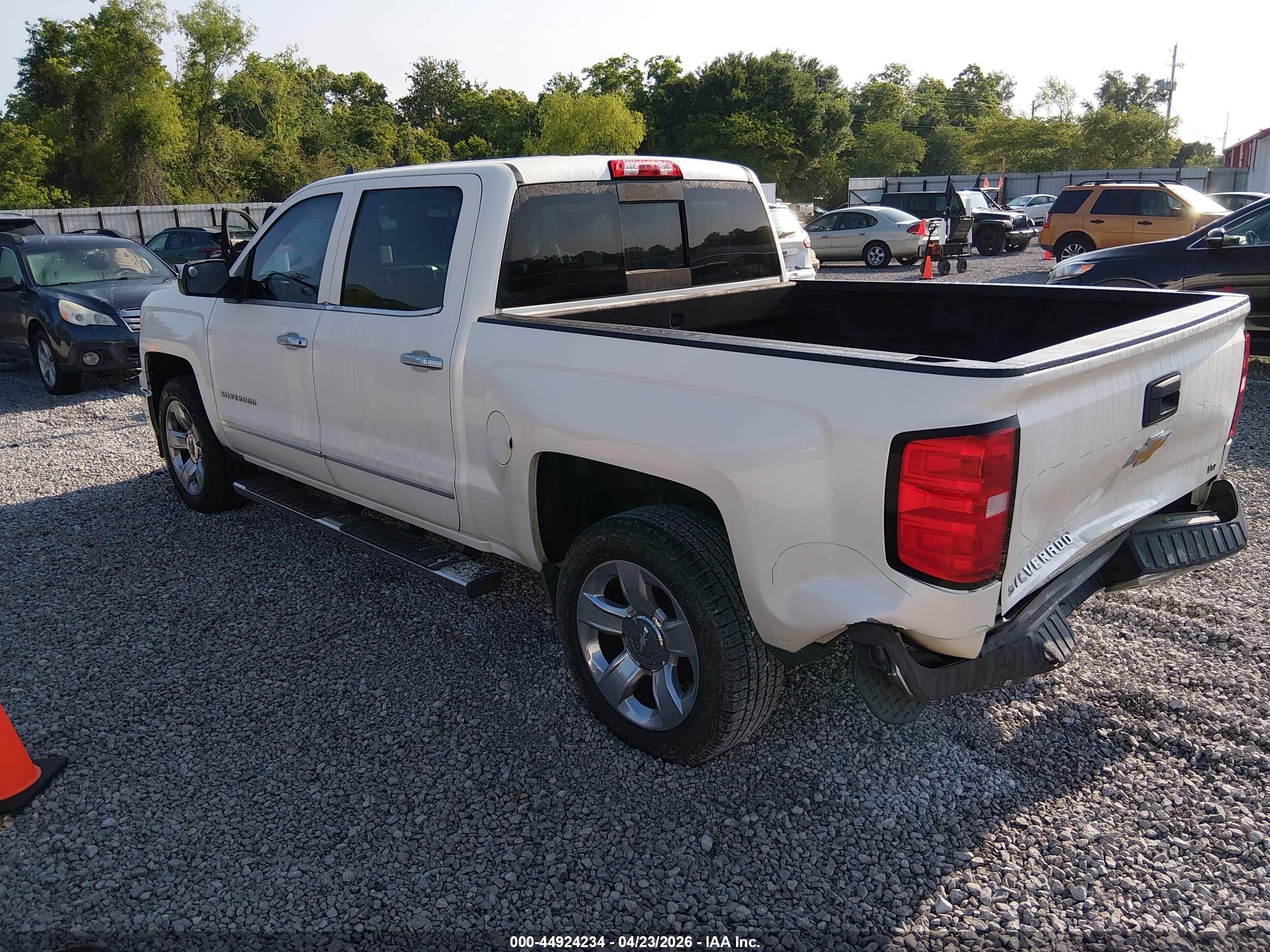 CHEVROLET SILVERADO image 3
