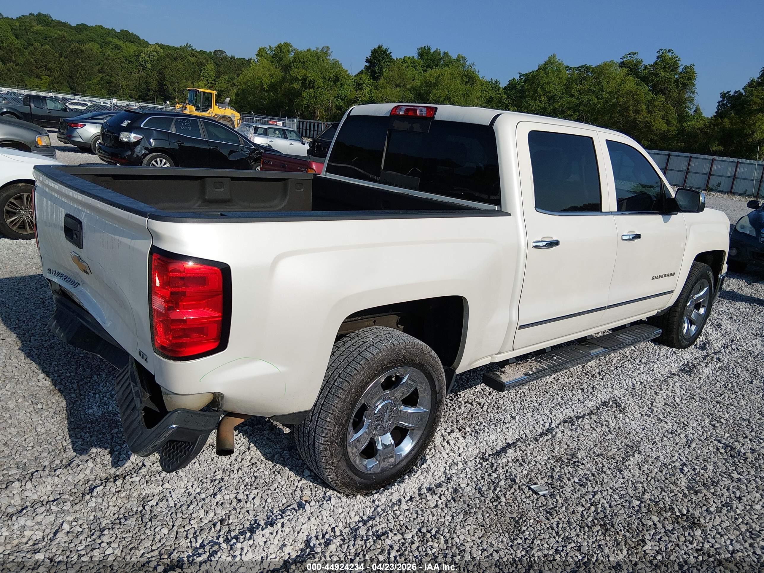 CHEVROLET SILVERADO image 4