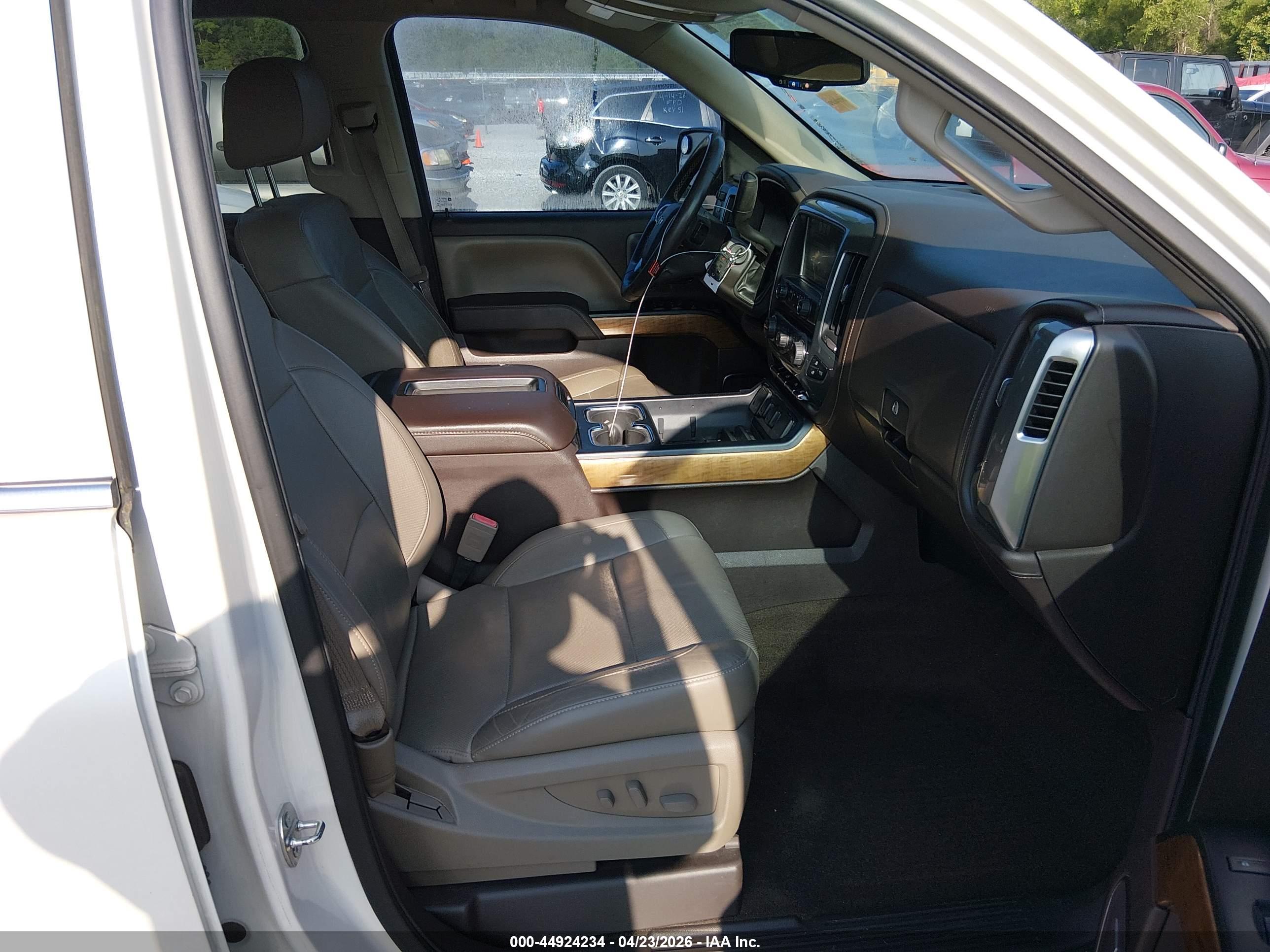 CHEVROLET SILVERADO image 5