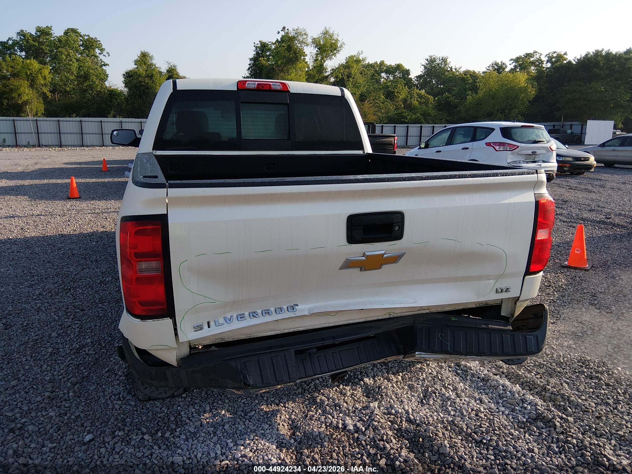 CHEVROLET SILVERADO image 6