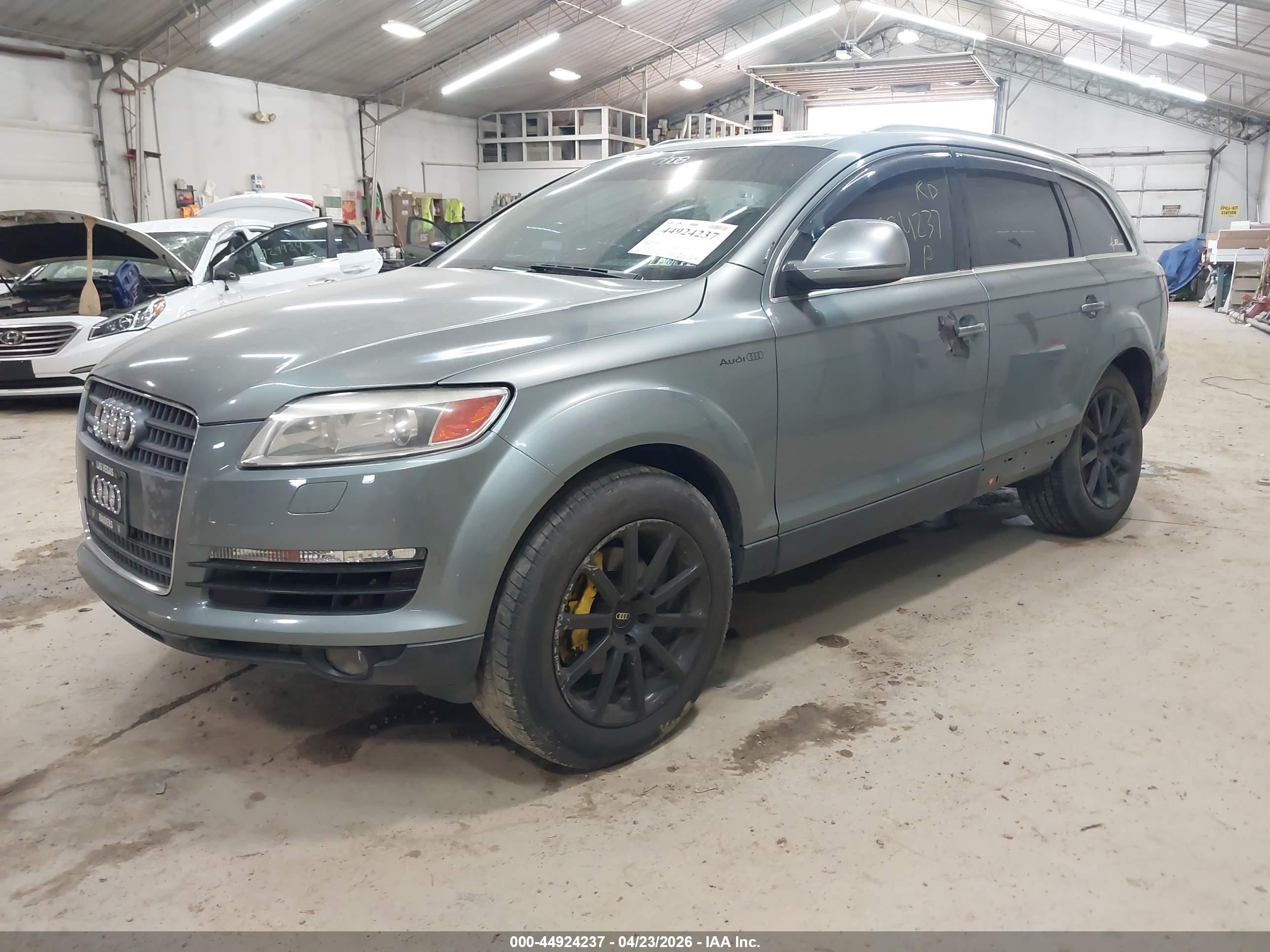 AUDI Q7 image 2