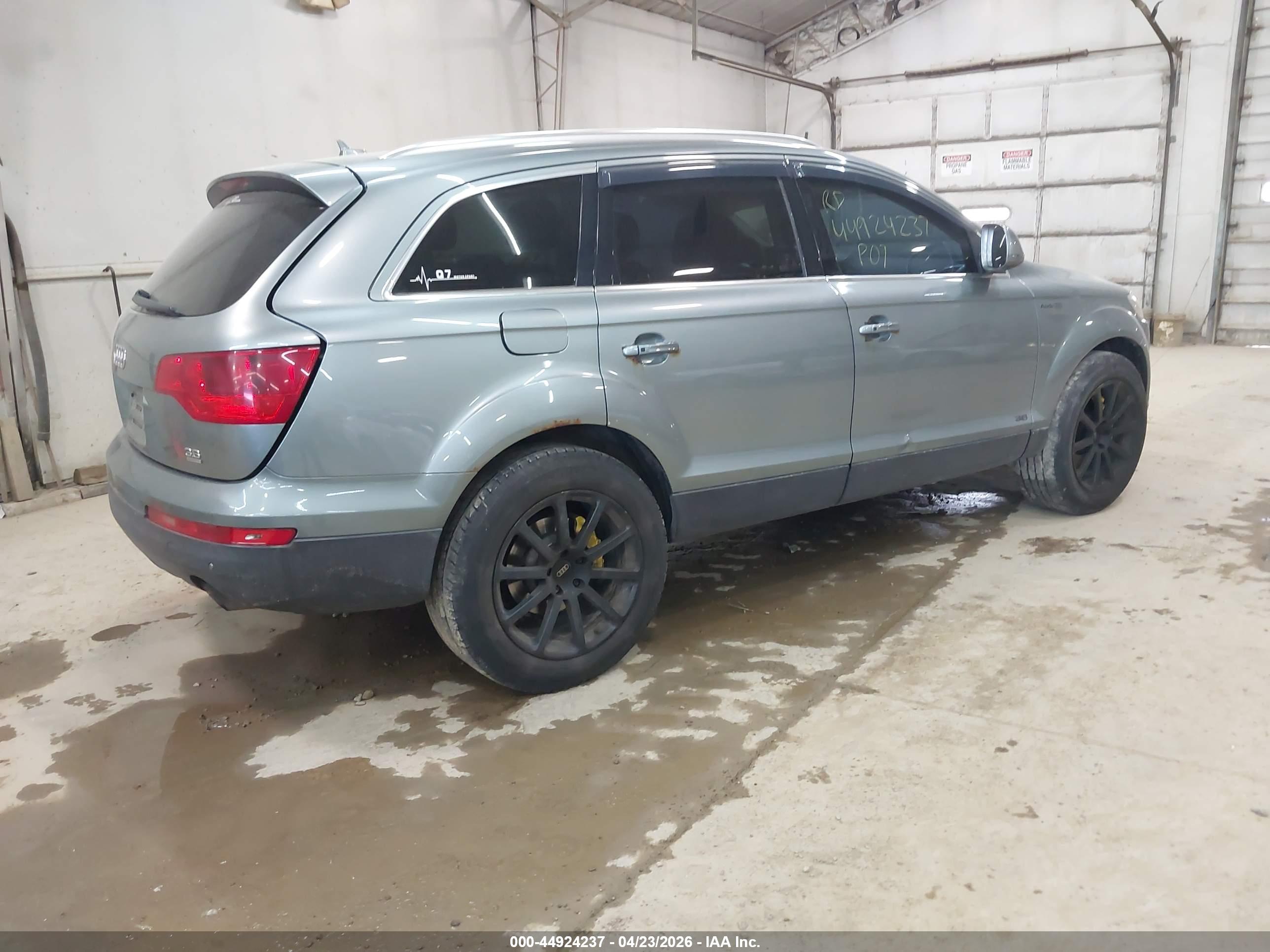 AUDI Q7 image 4