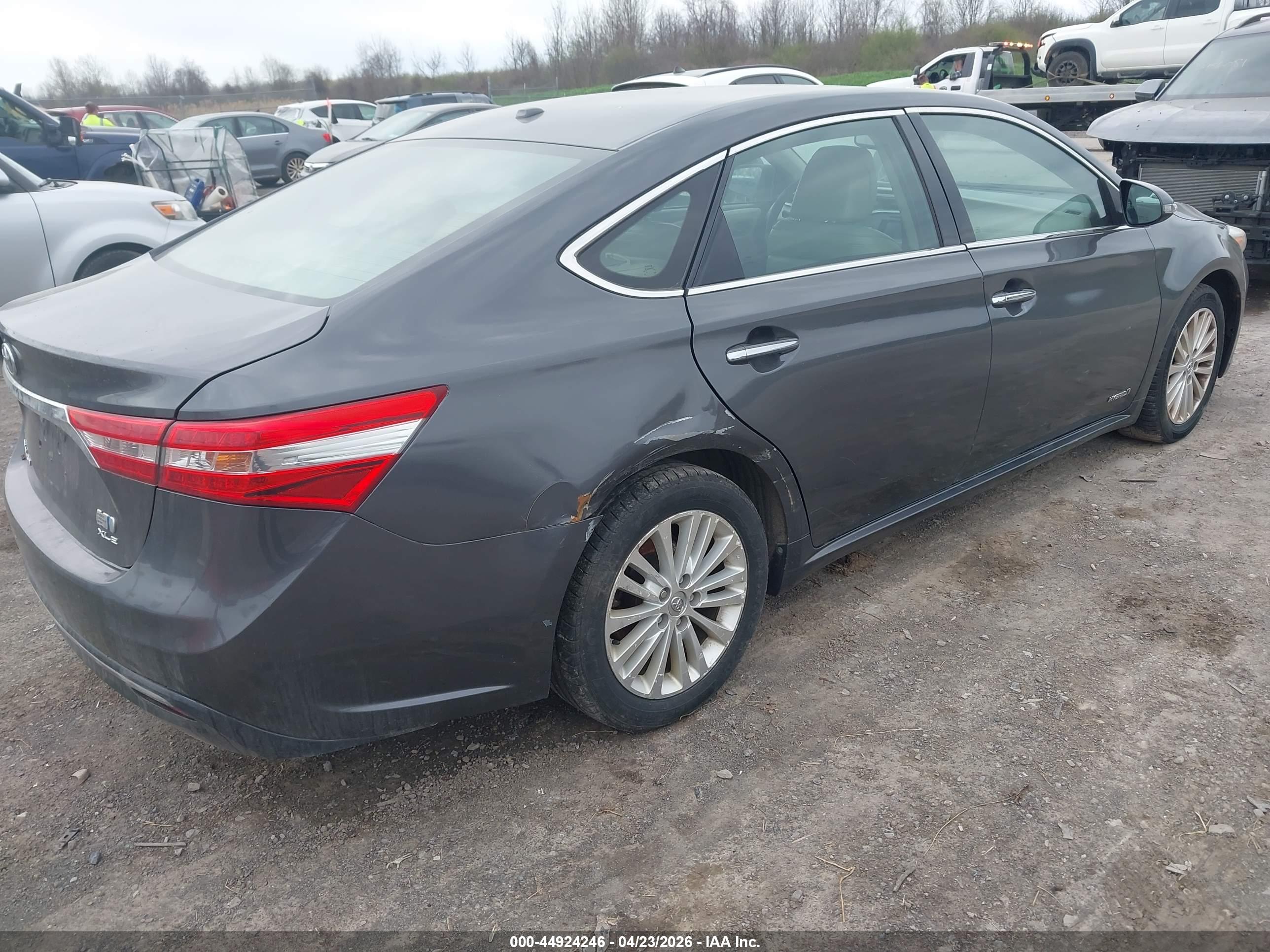 TOYOTA AVALON image 4