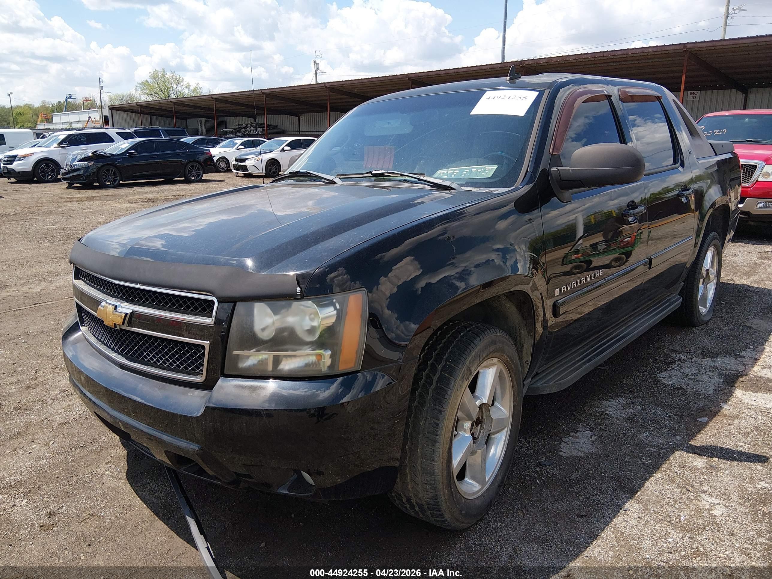 CHEVROLET AVALANCHE image 2