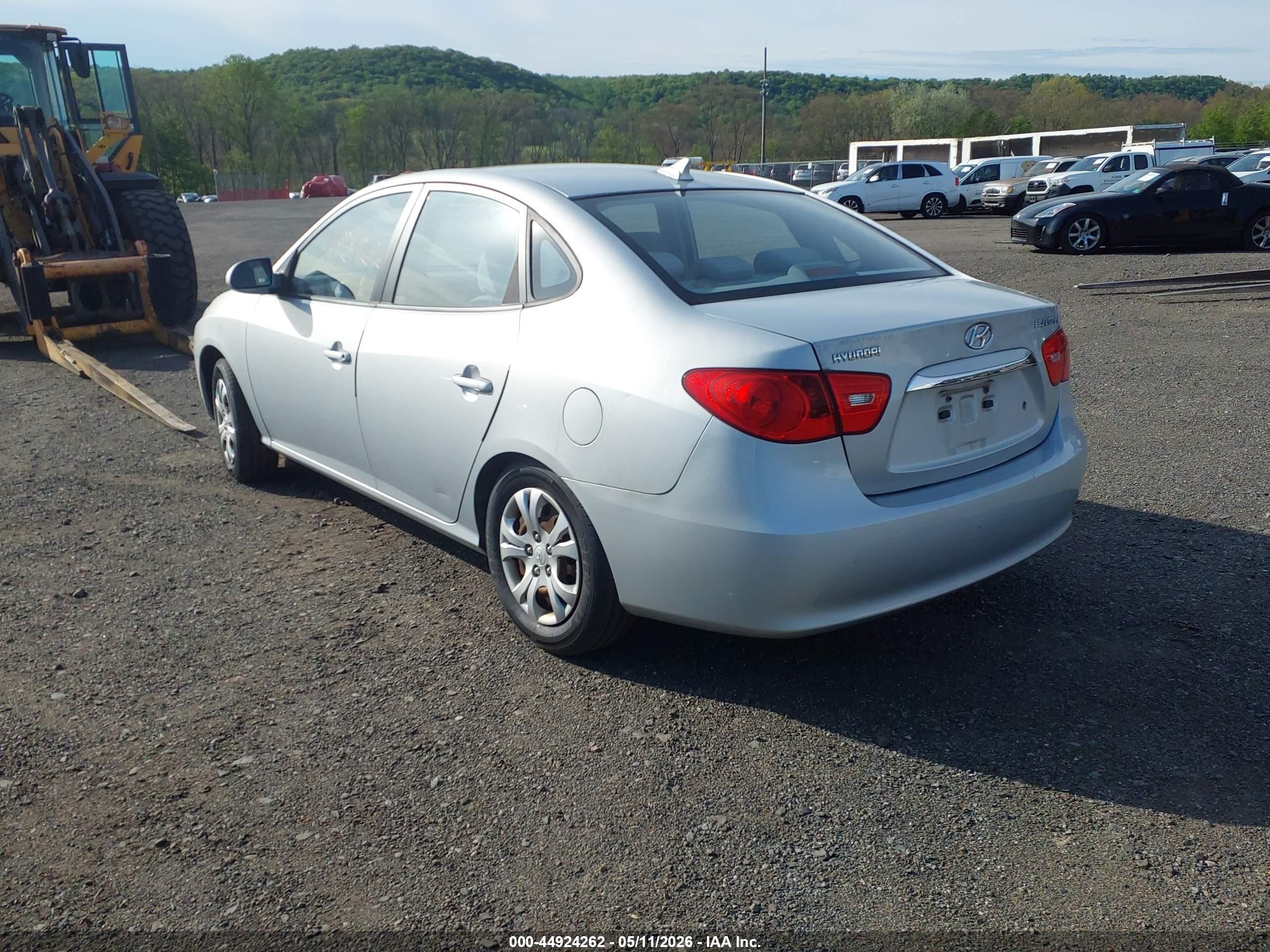 HYUNDAI ELANTRA image 3