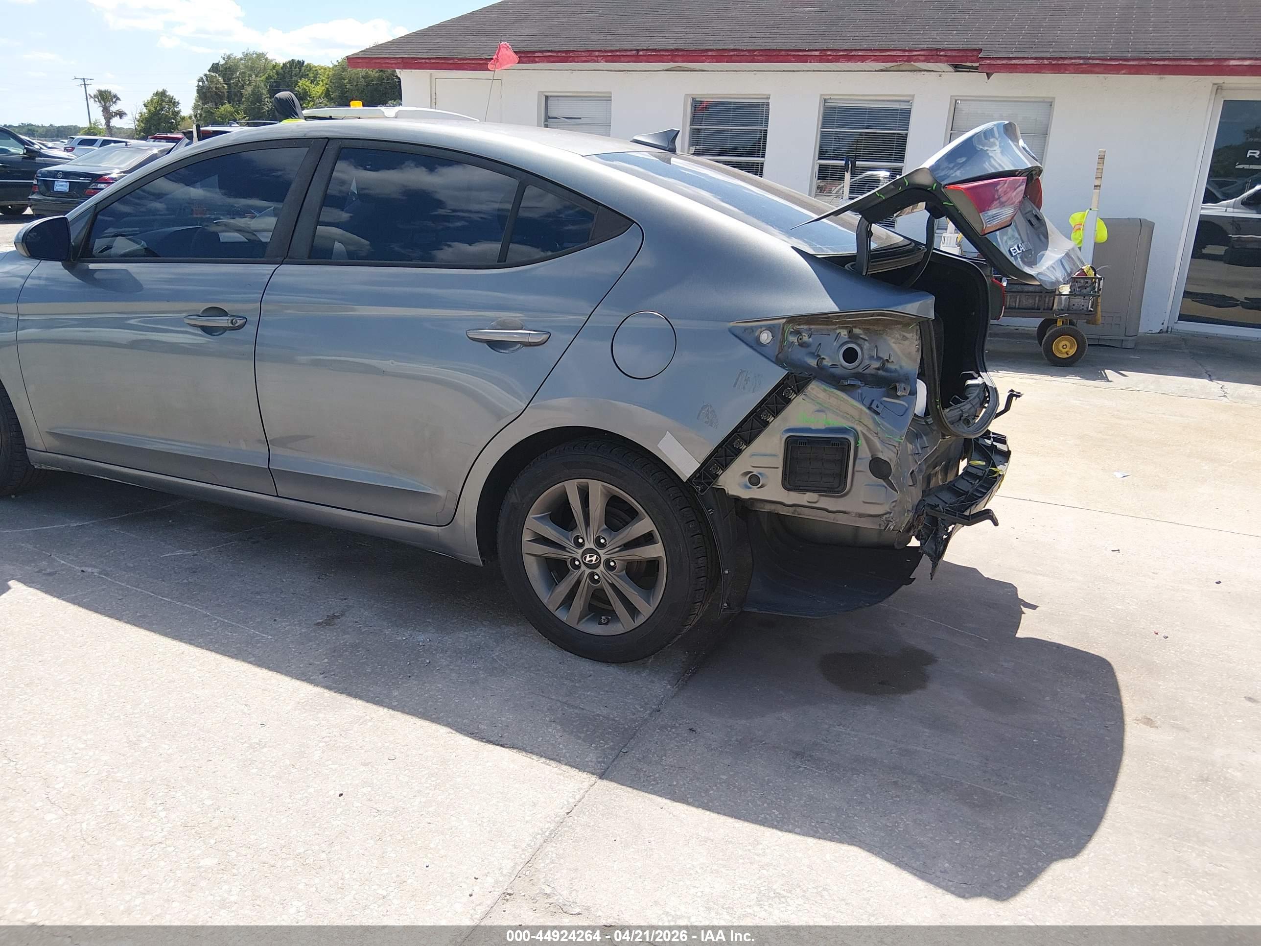 HYUNDAI ELANTRA image 3