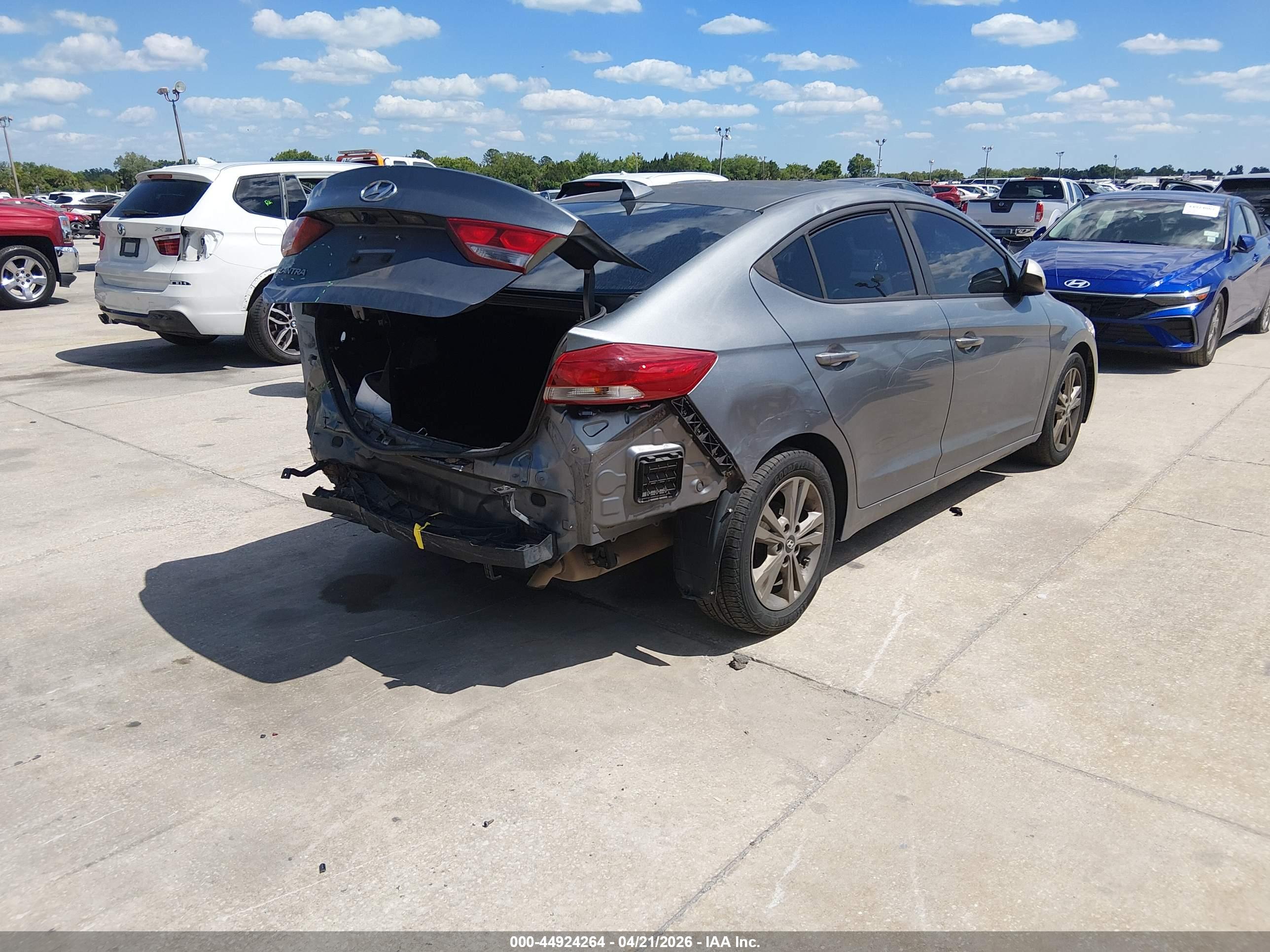 HYUNDAI ELANTRA image 4