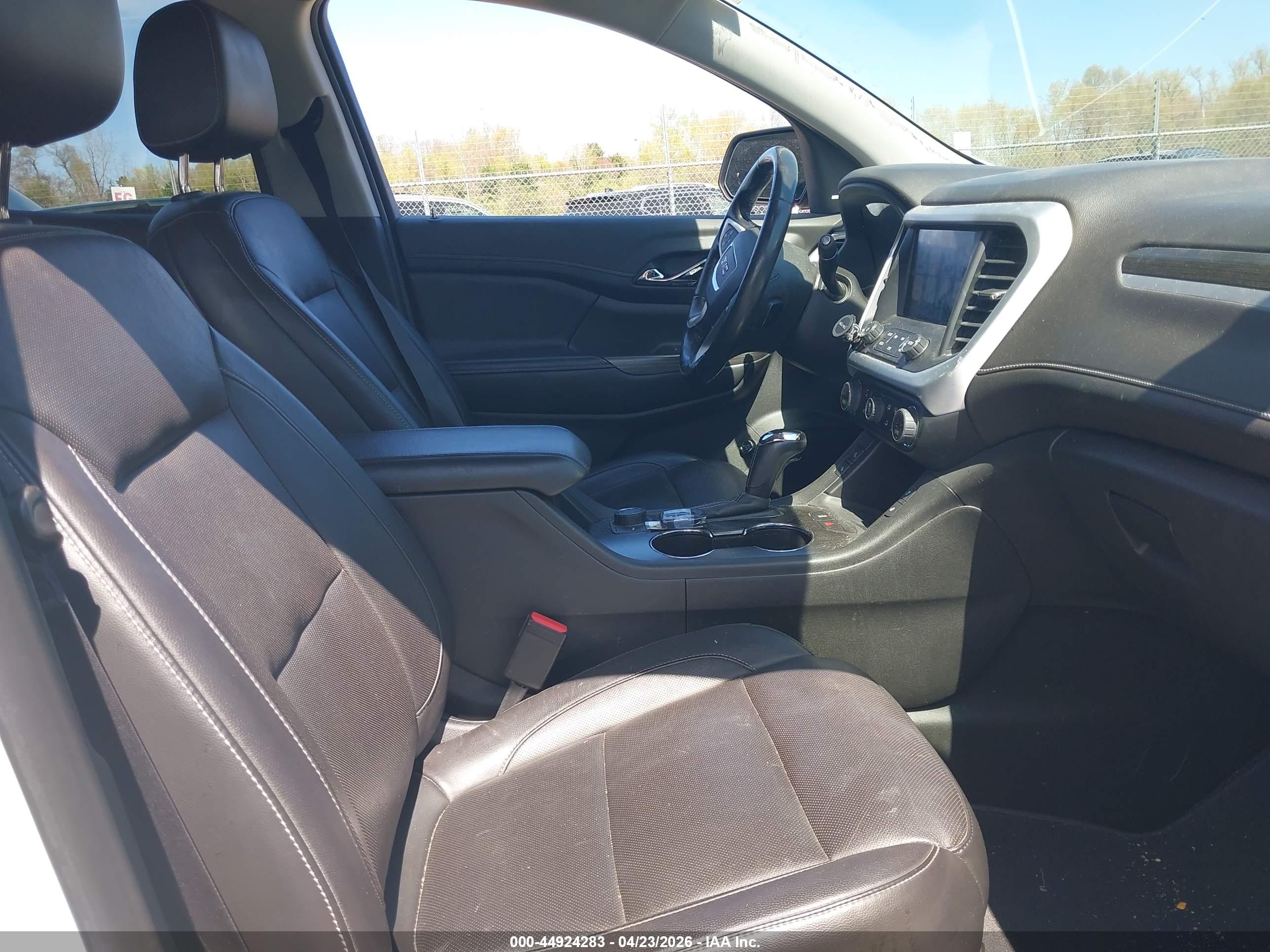 GMC ACADIA image 5