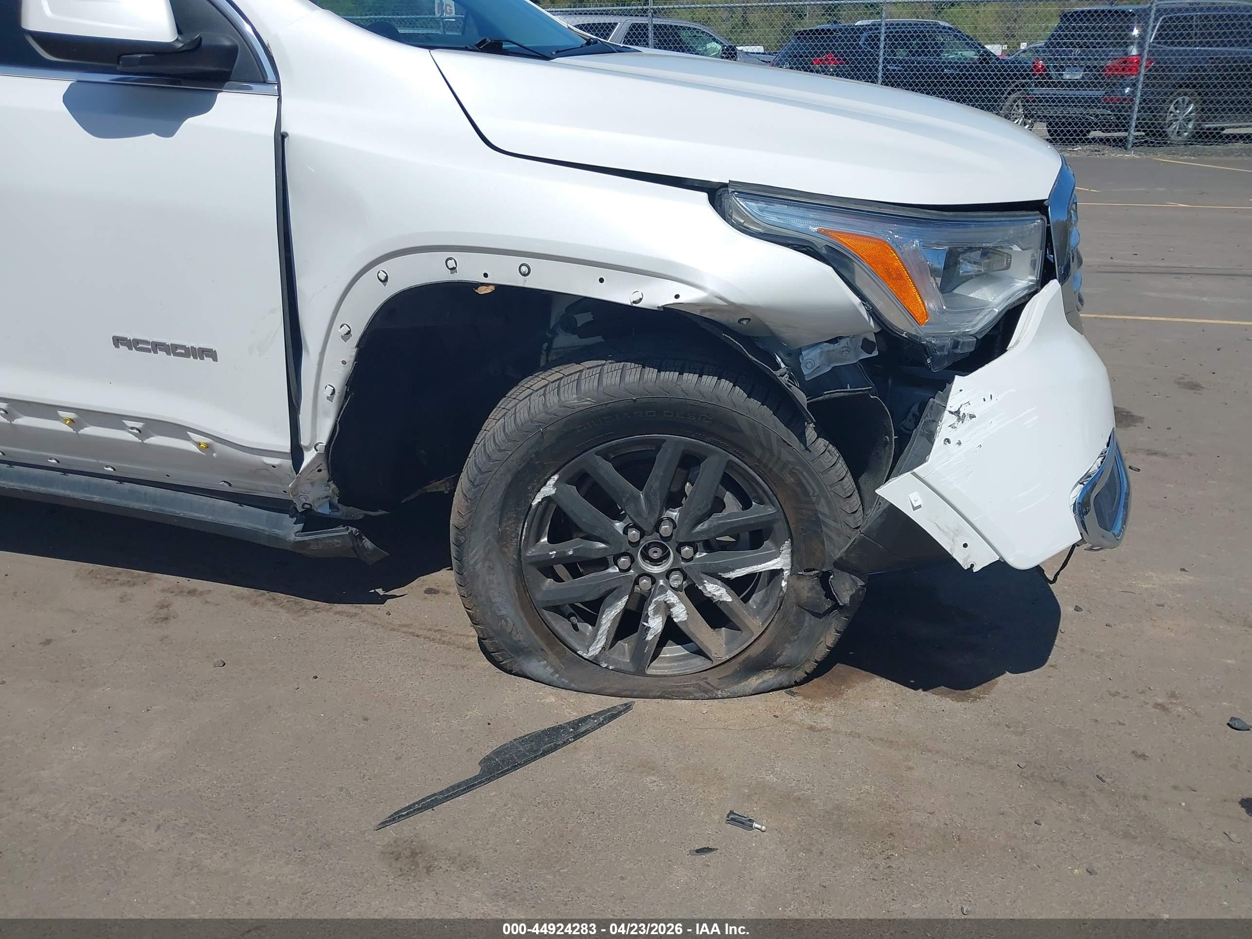 GMC ACADIA image 6