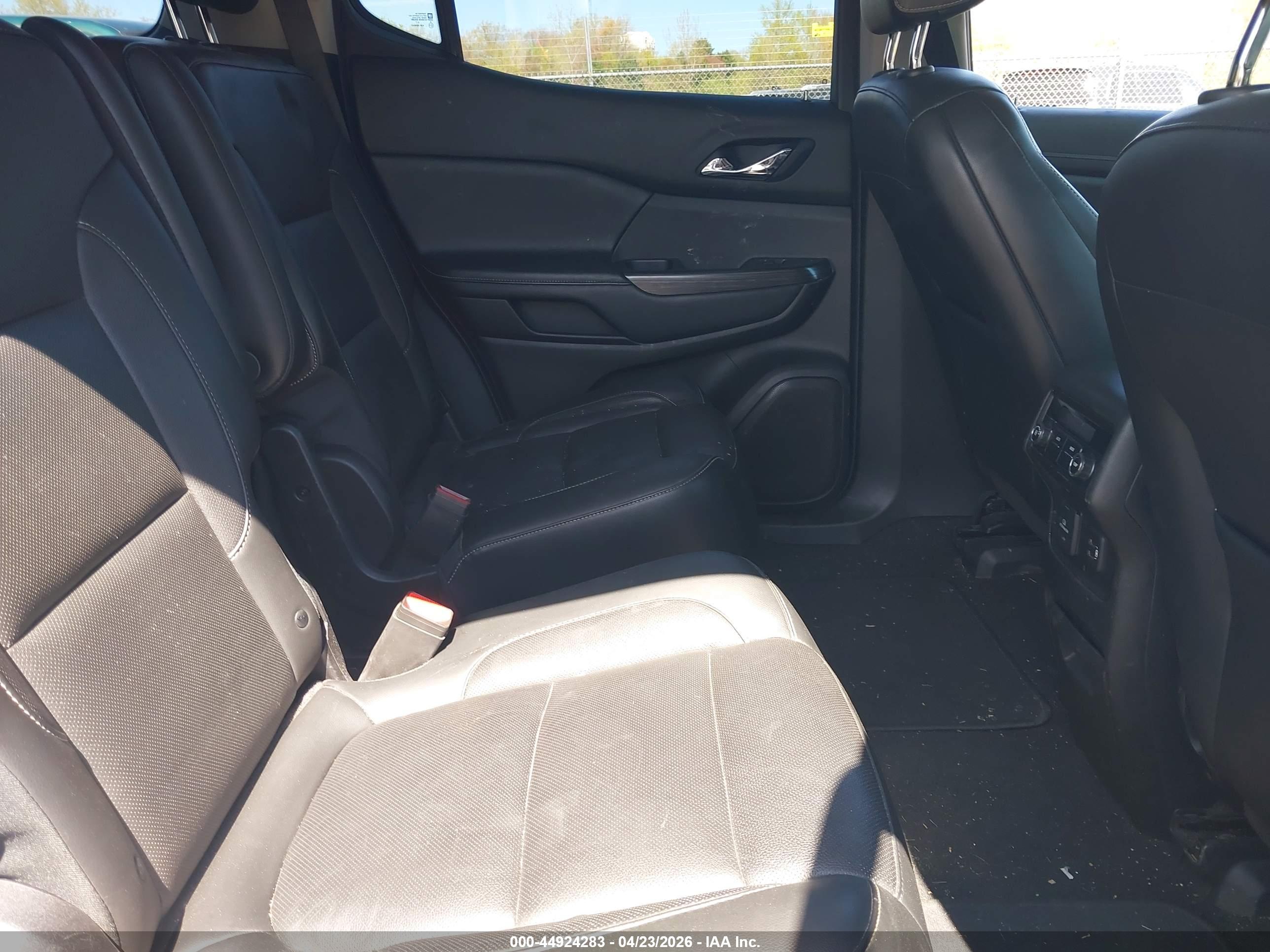 GMC ACADIA image 8