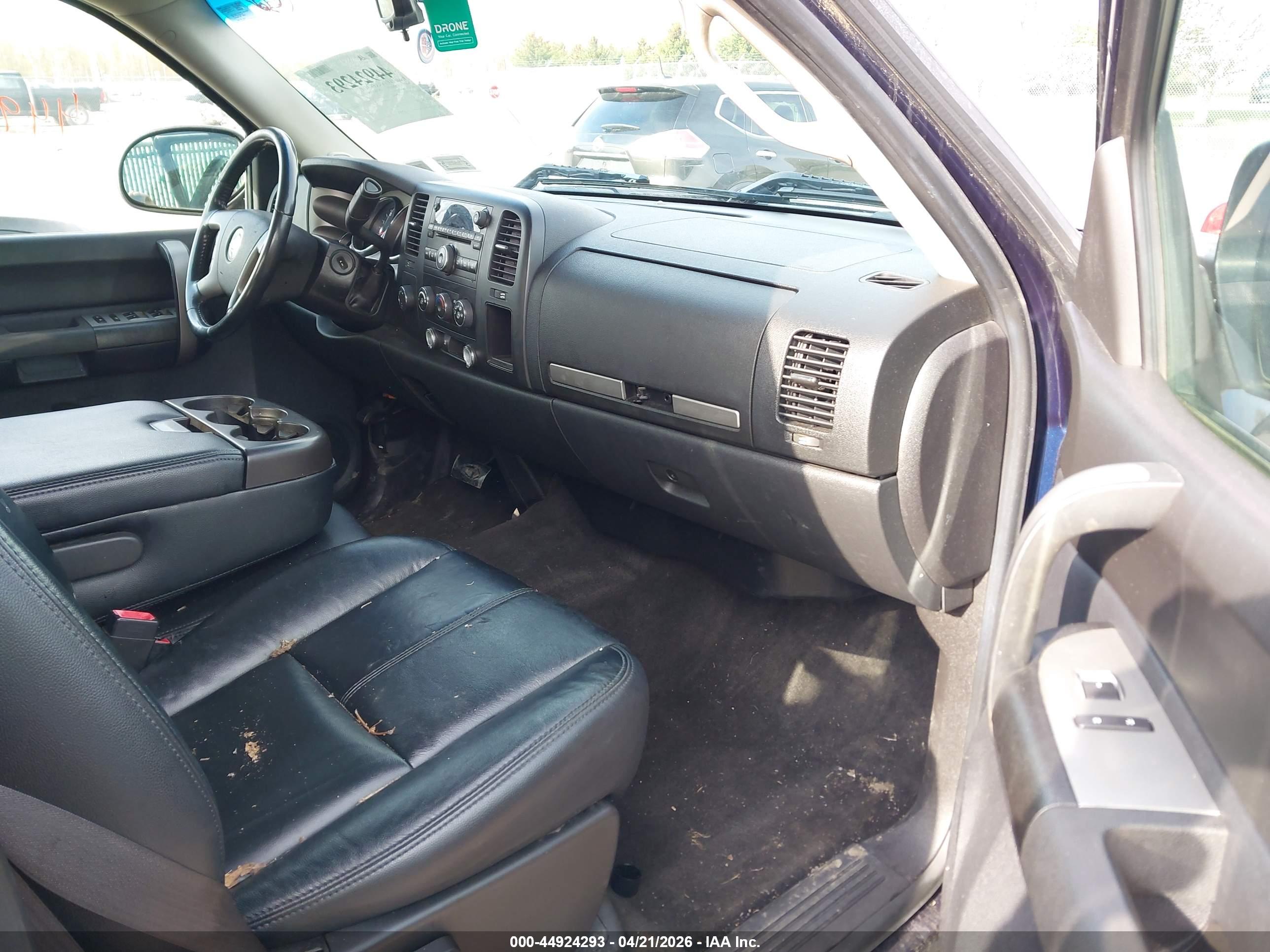 CHEVROLET SILVERADO image 5