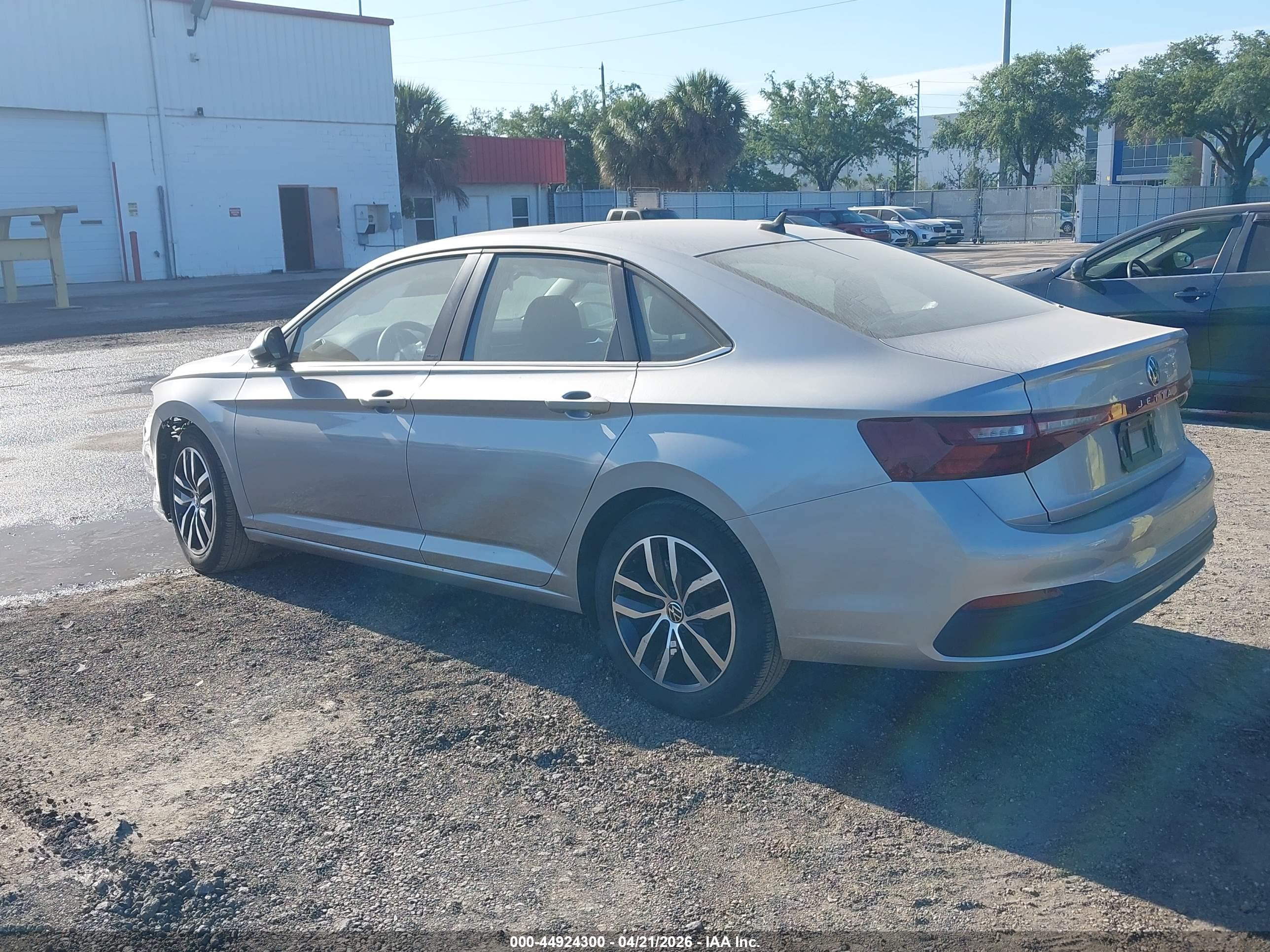 VOLKSWAGEN JETTA image 3
