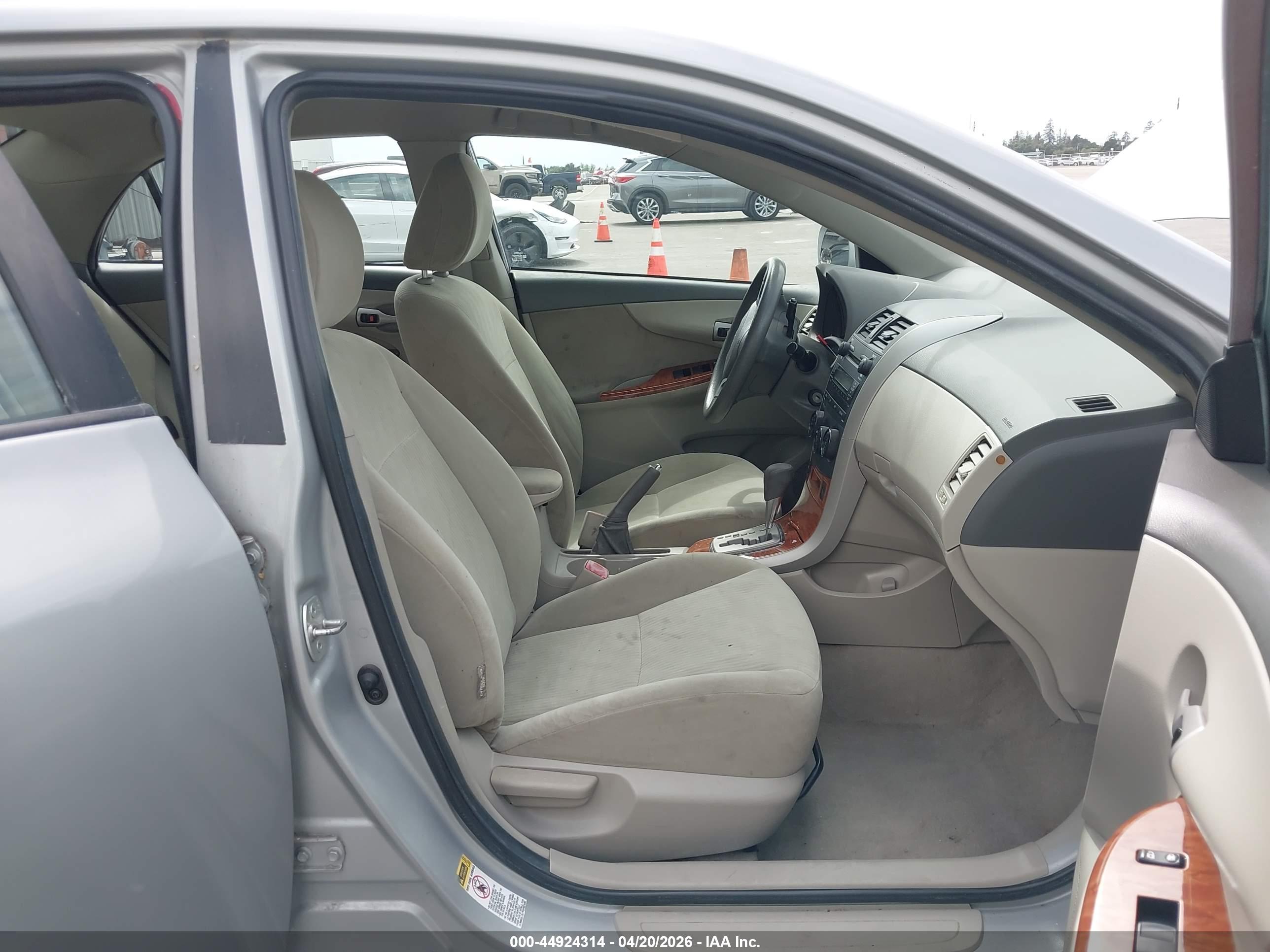 TOYOTA COROLLA image 5