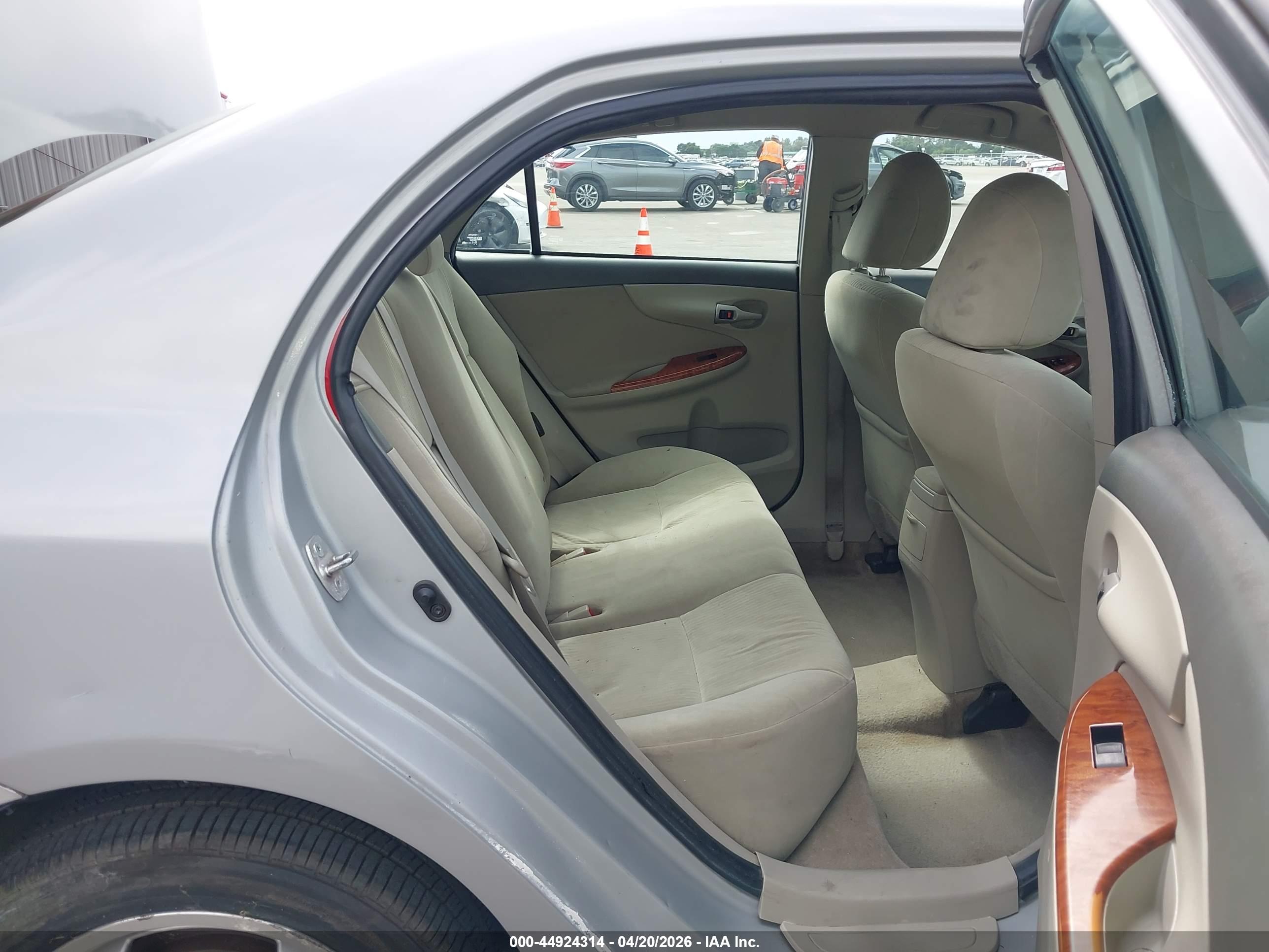 TOYOTA COROLLA image 8