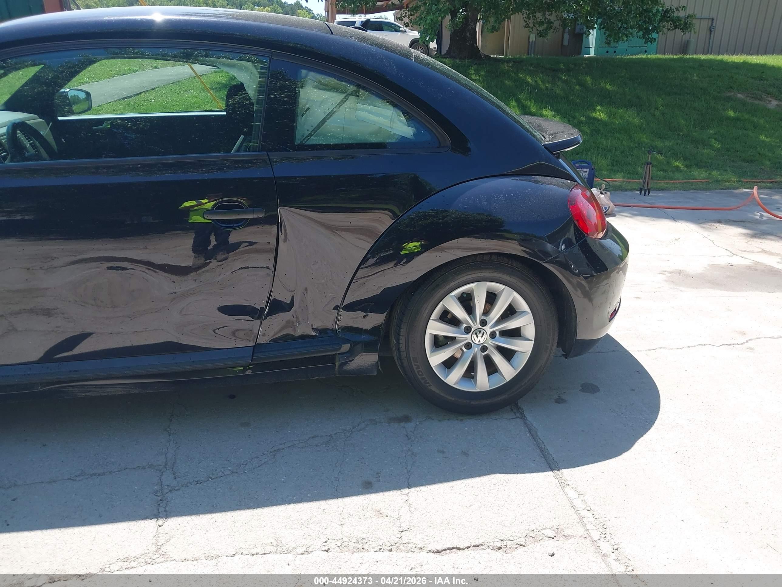 VOLKSWAGEN BEETLE image 6