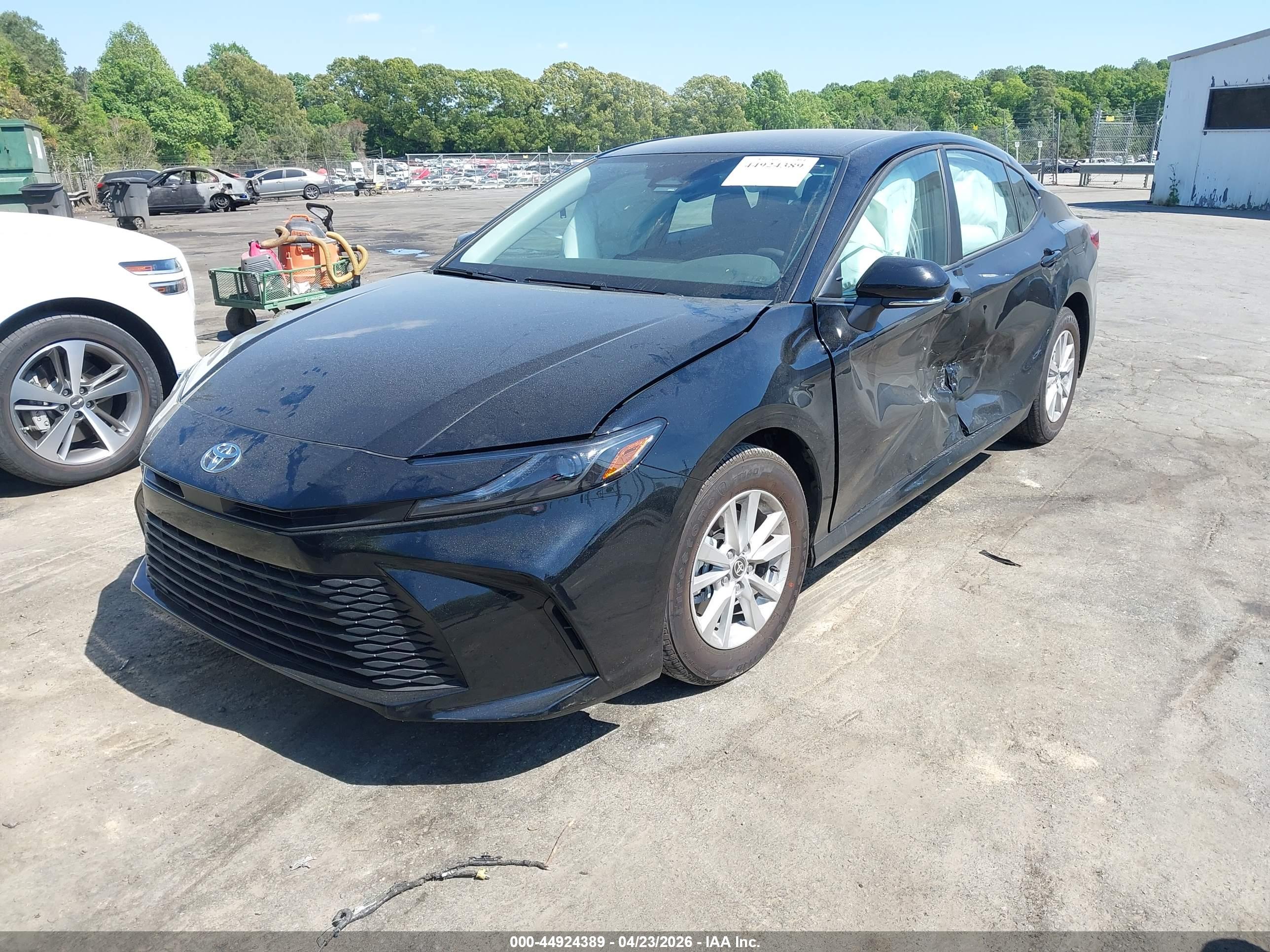 TOYOTA CAMRY image 2