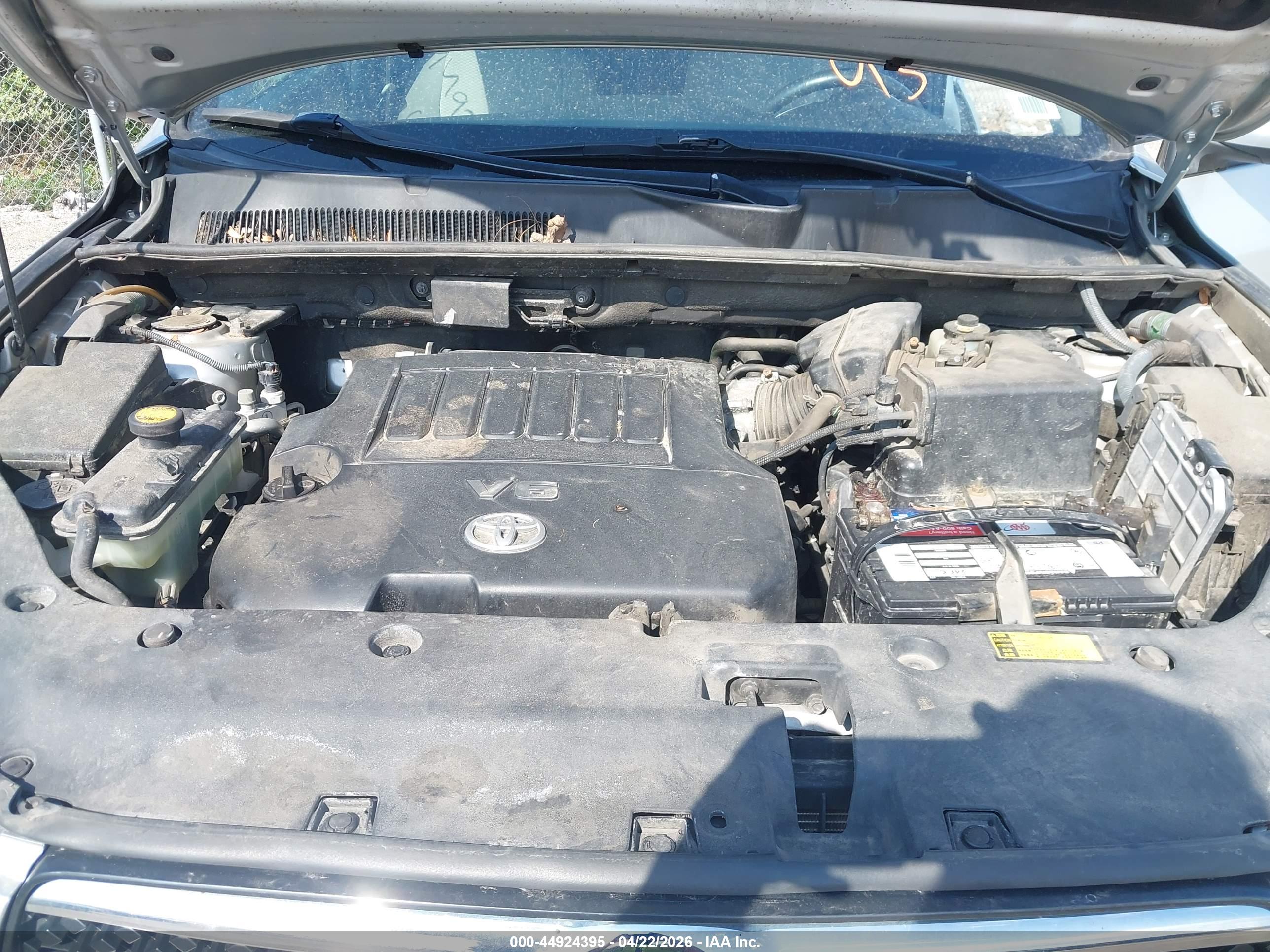 TOYOTA RAV4 image 10
