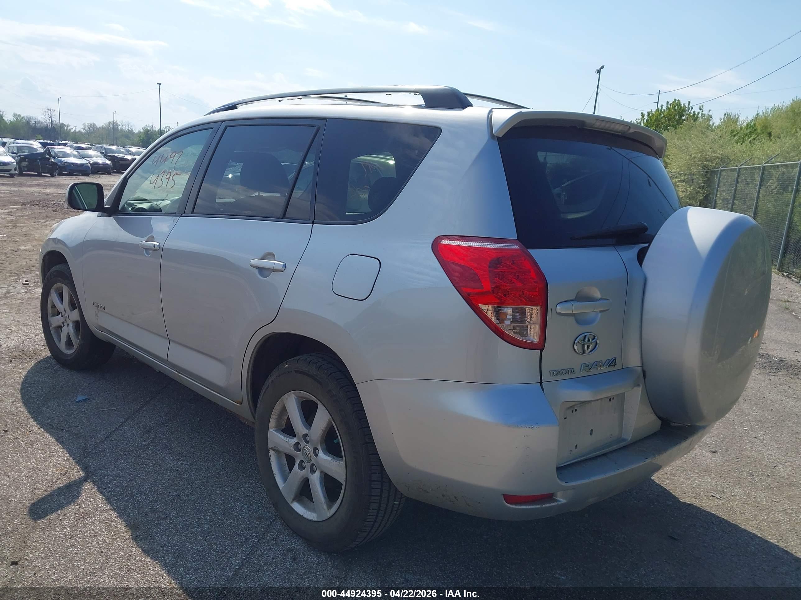 TOYOTA RAV4 image 3