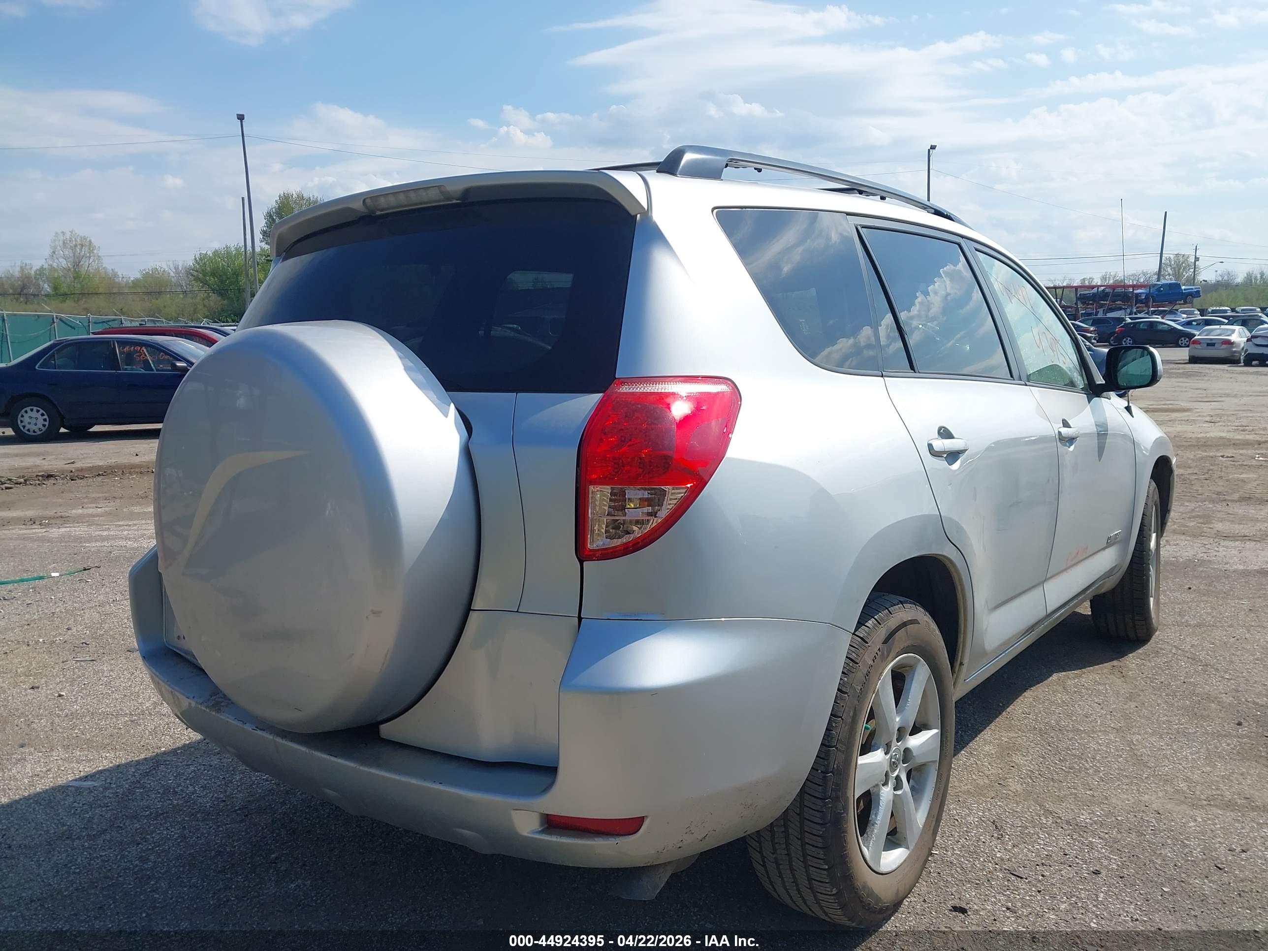 TOYOTA RAV4 image 4