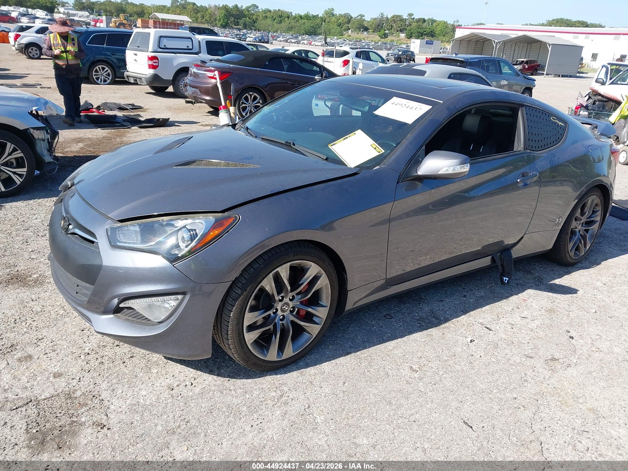 HYUNDAI GENESIS image 2