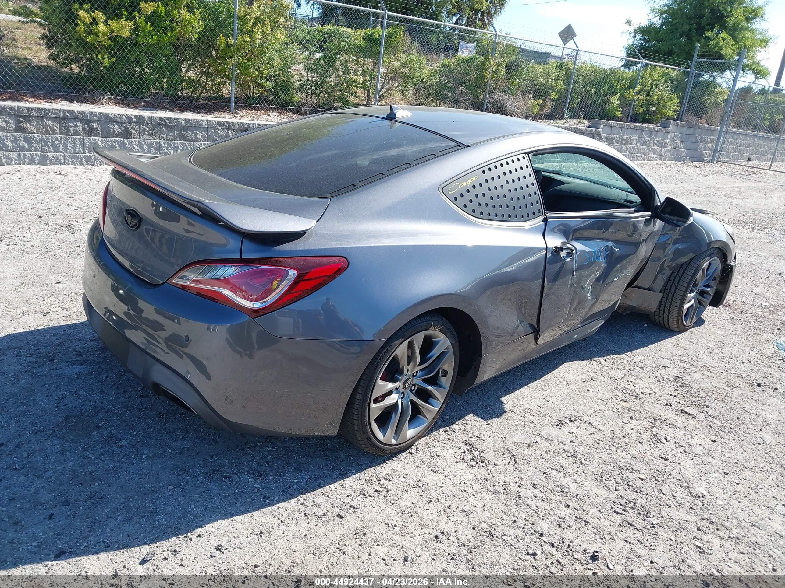HYUNDAI GENESIS image 4