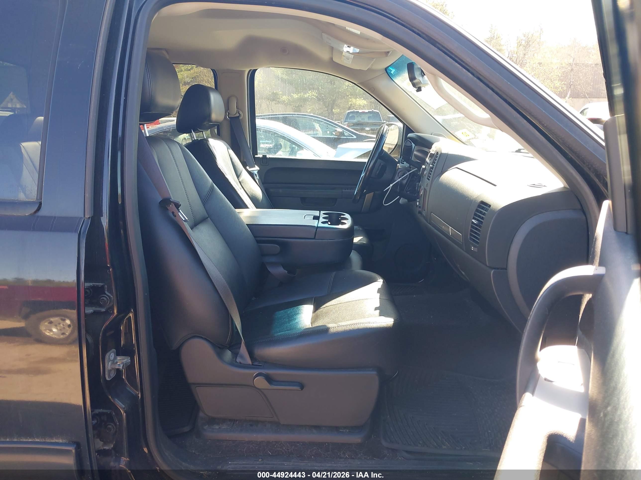 CHEVROLET SILVERADO image 5