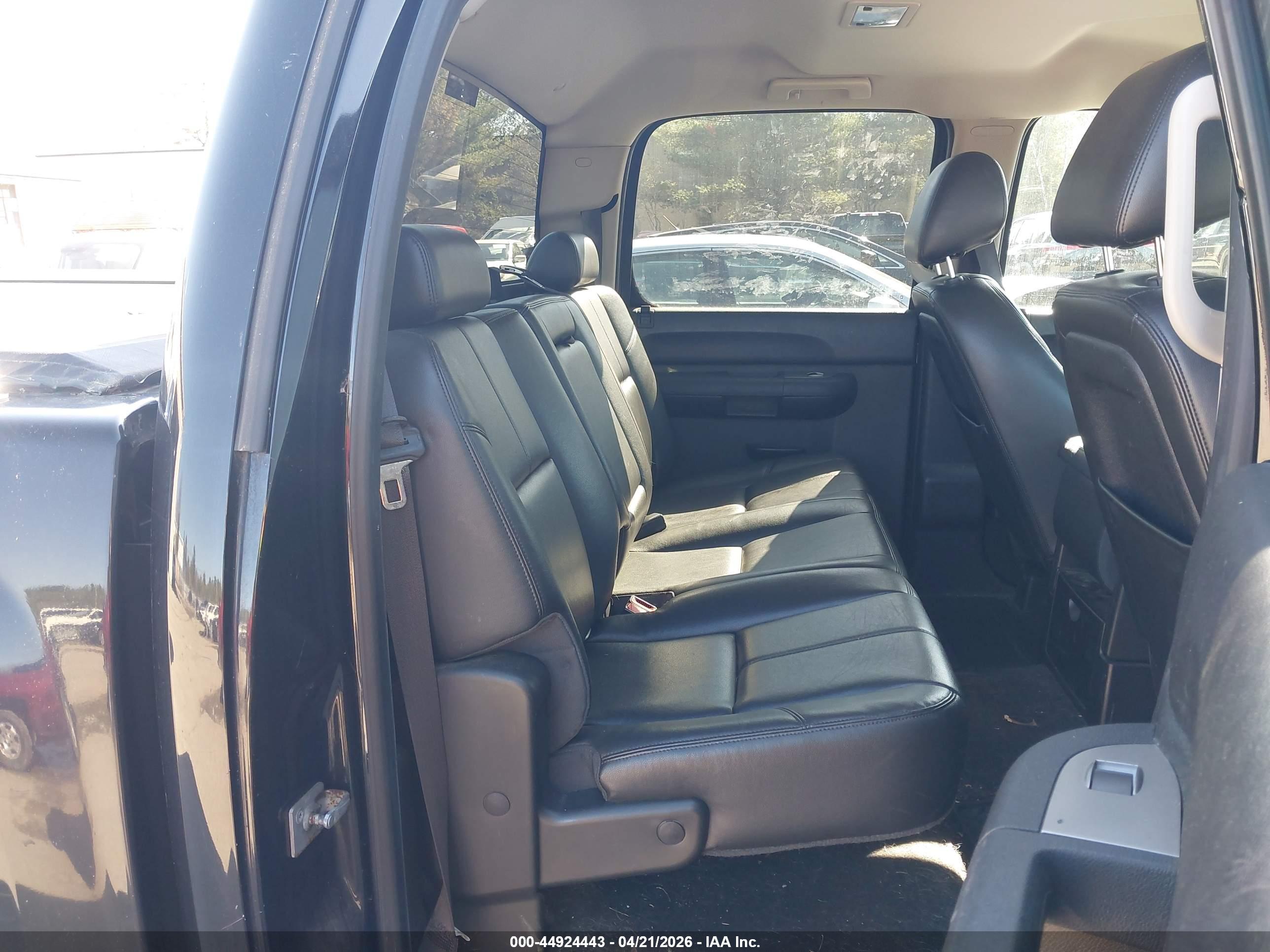 CHEVROLET SILVERADO image 8