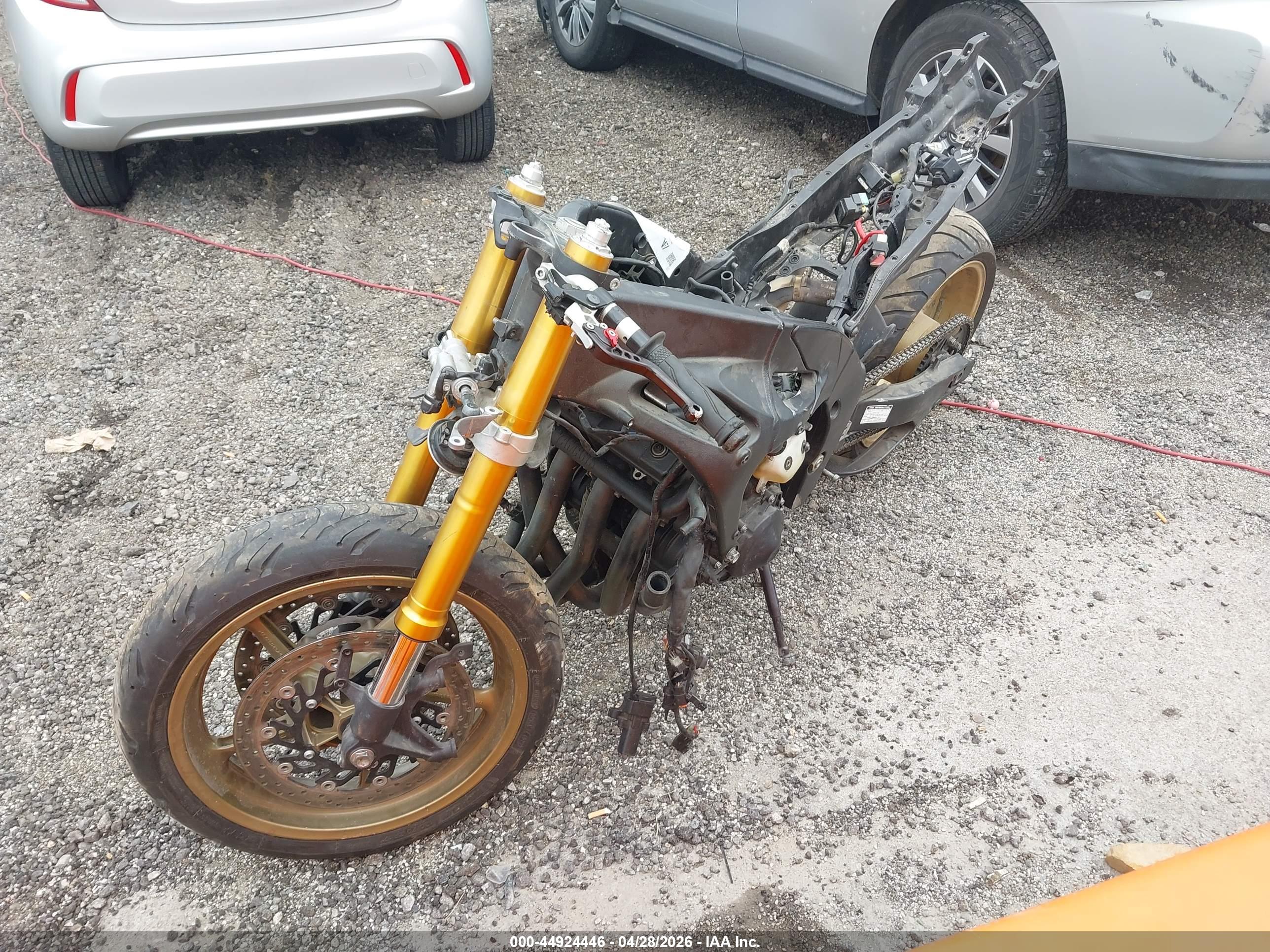 YAMAHA YZFR1 image 2