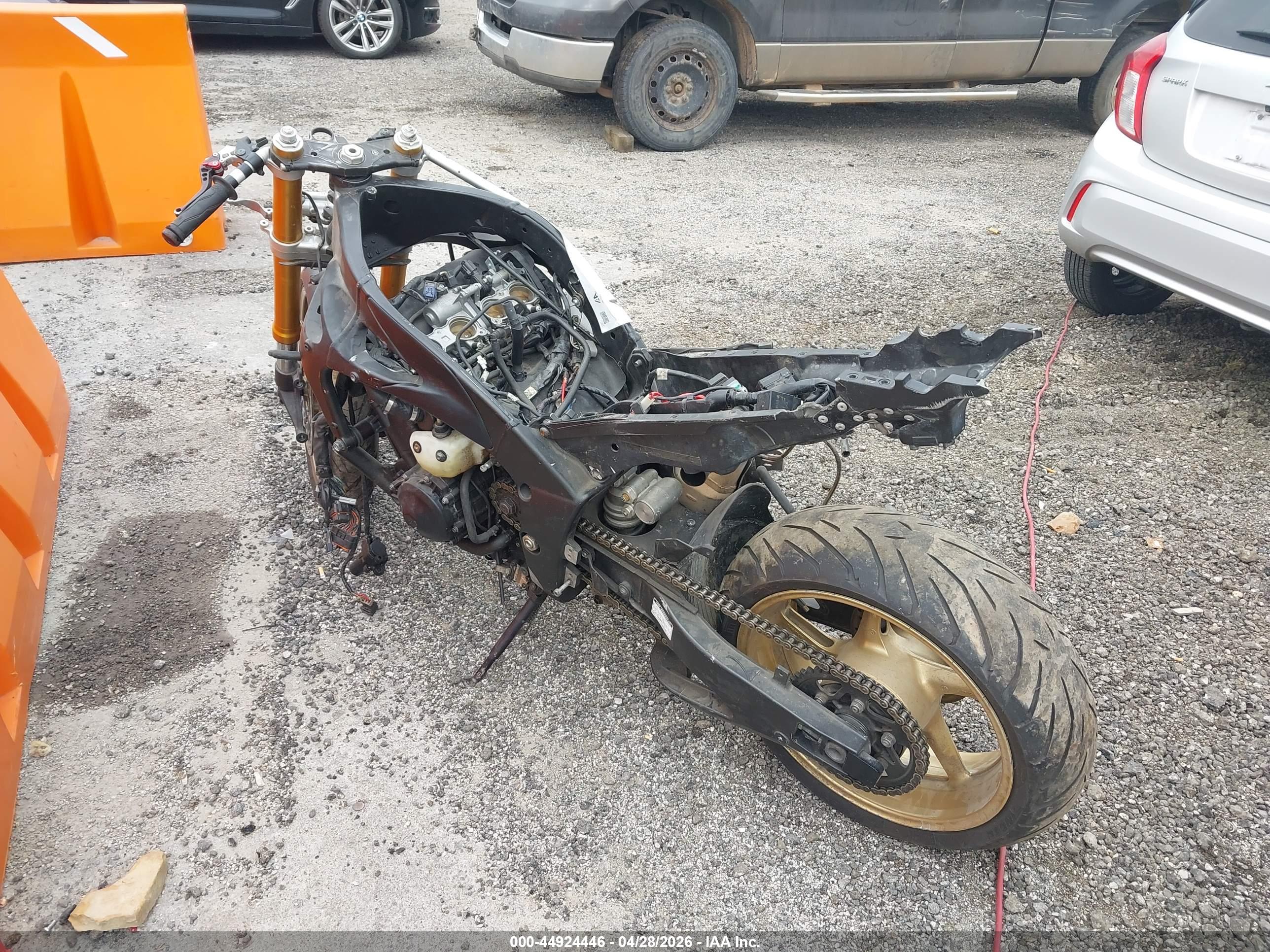YAMAHA YZFR1 image 3