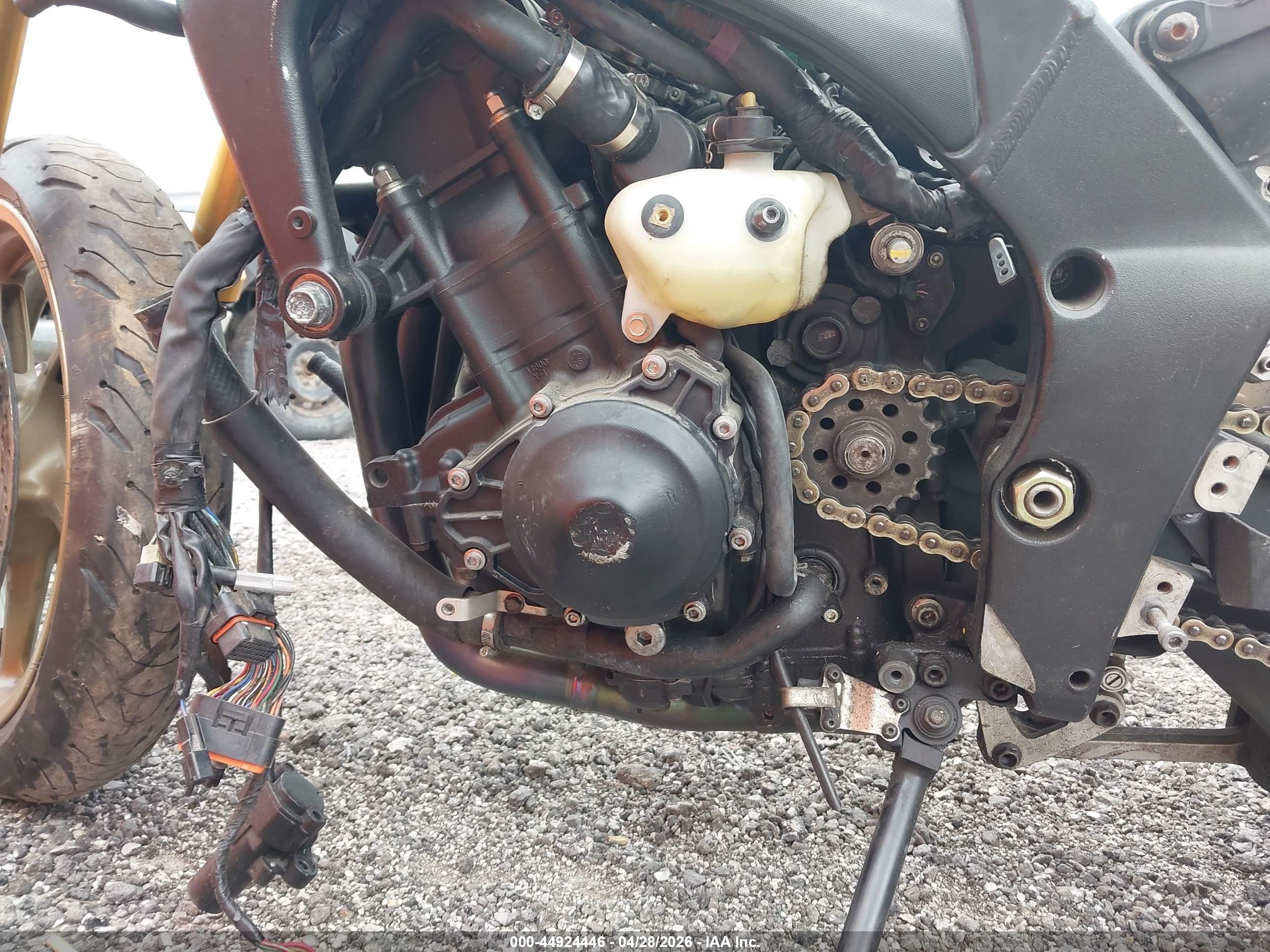 YAMAHA YZFR1 image 9