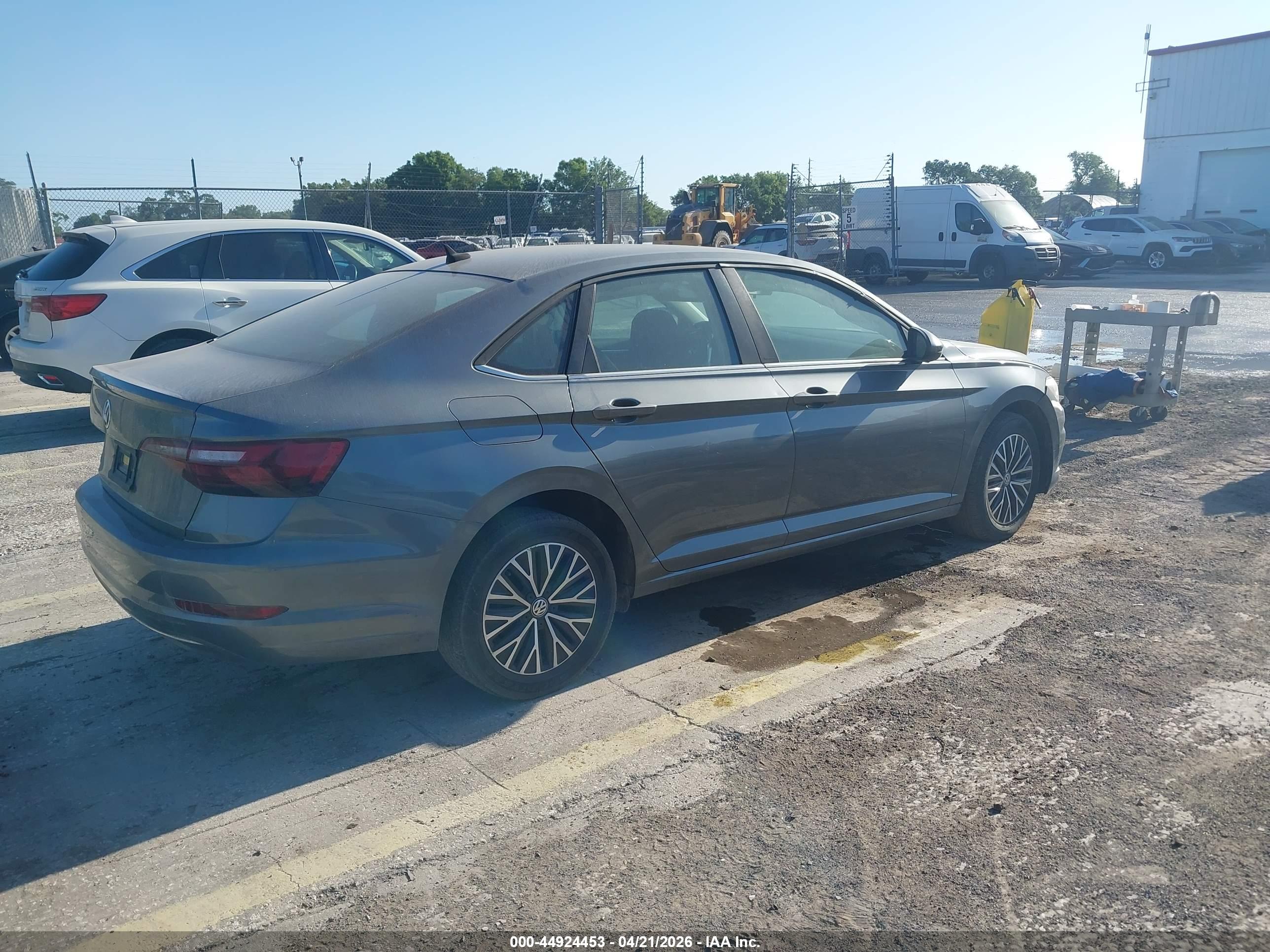 VOLKSWAGEN JETTA image 4