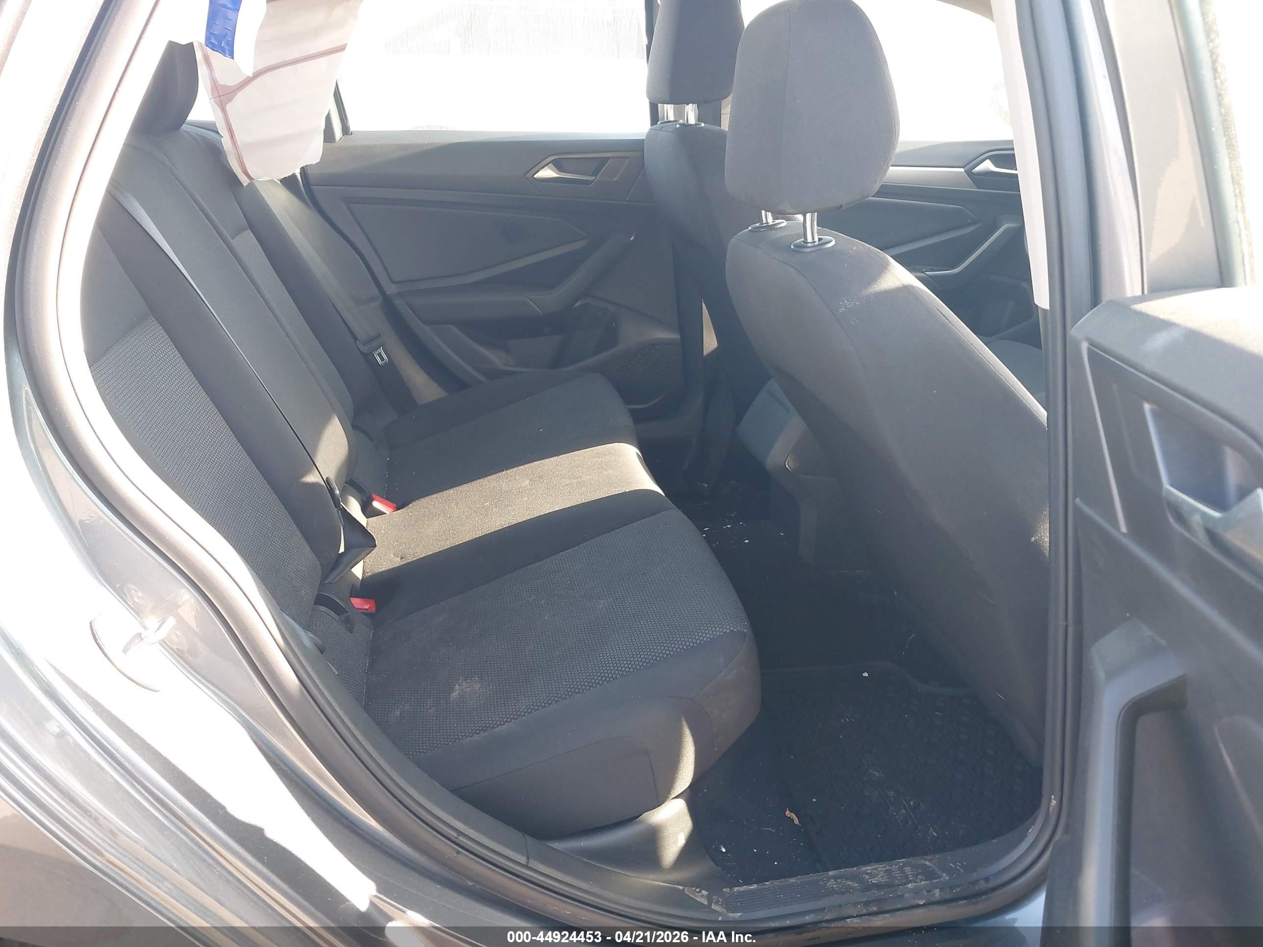 VOLKSWAGEN JETTA image 8