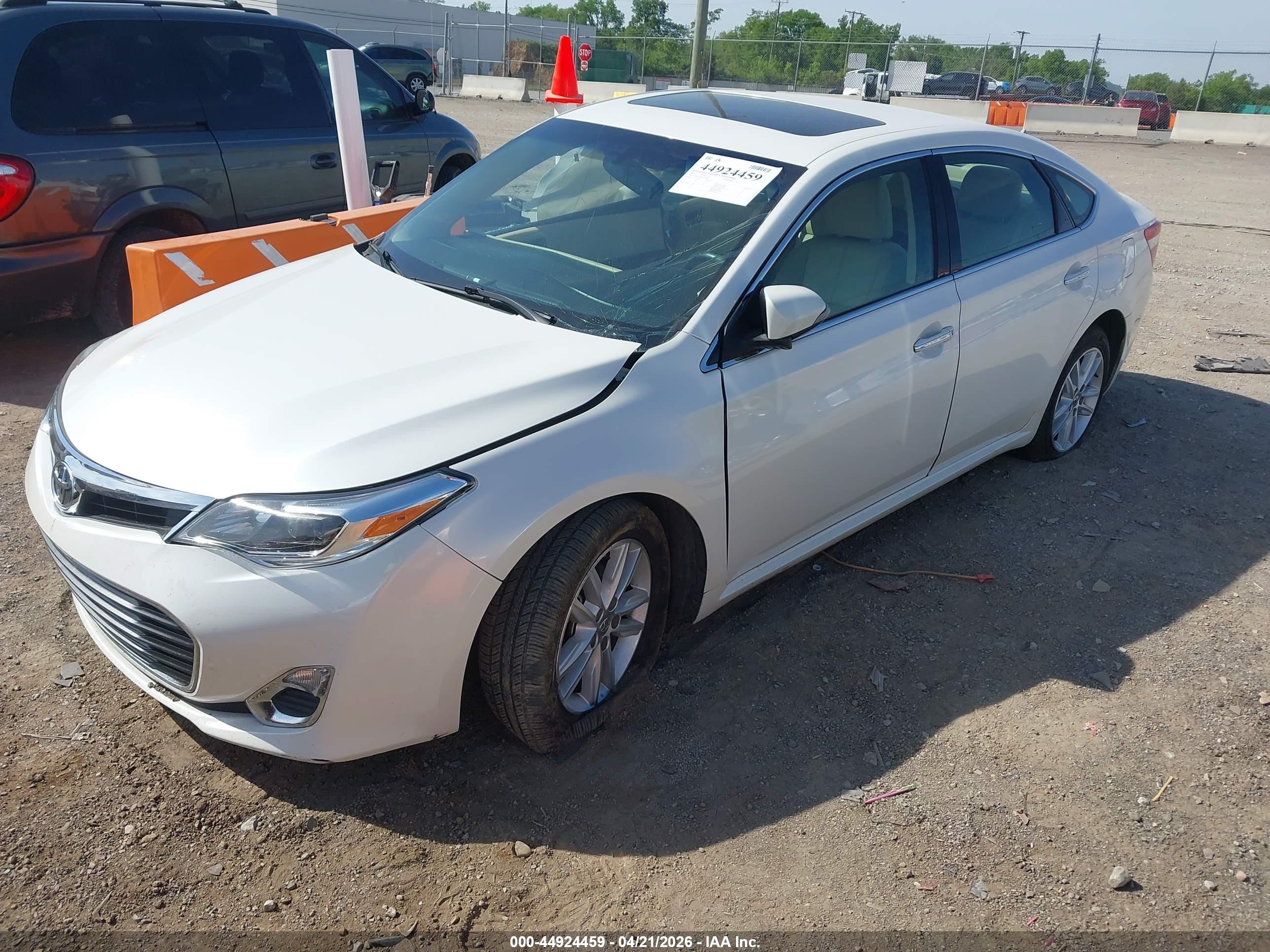 TOYOTA AVALON image 2