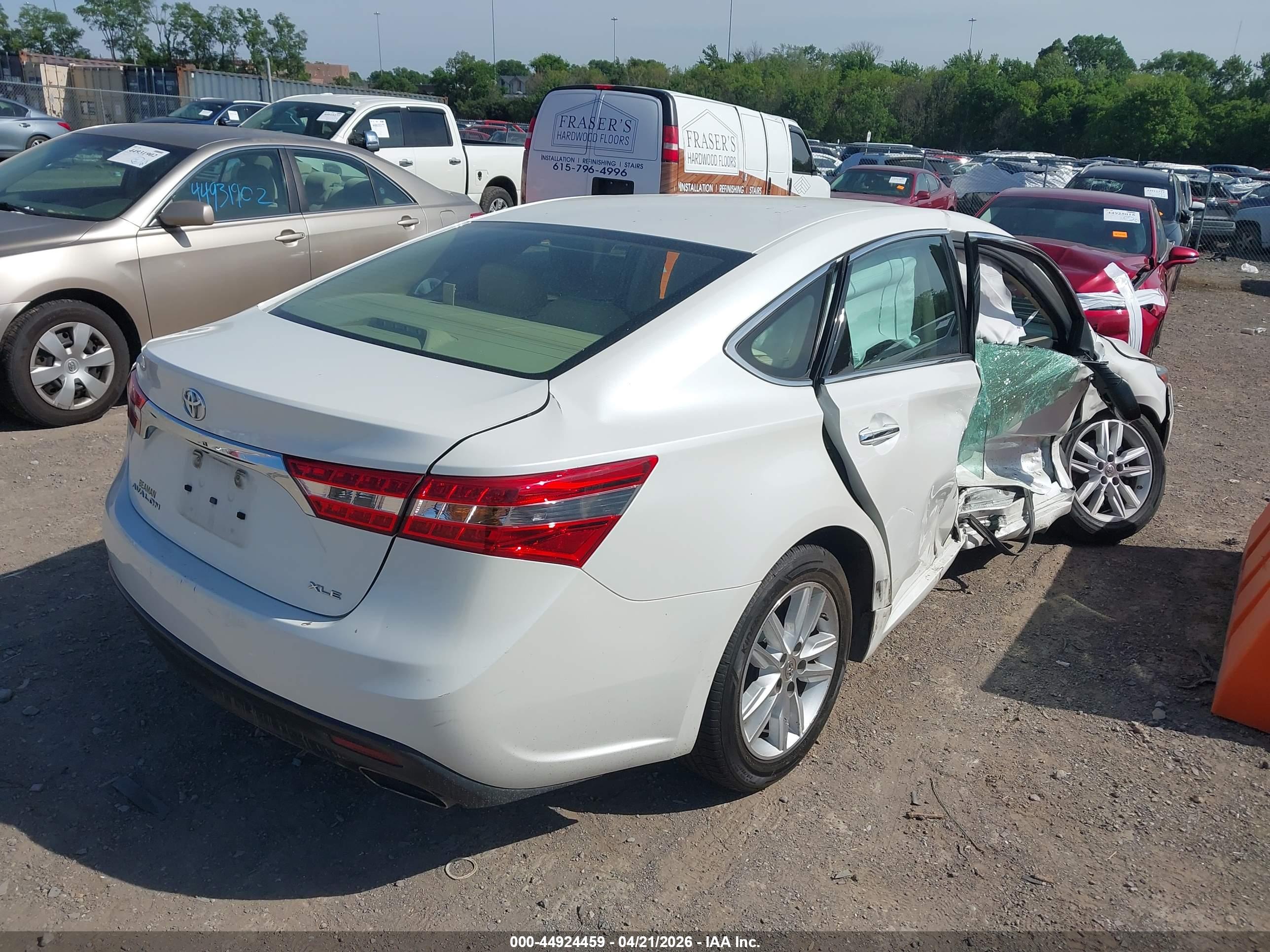 TOYOTA AVALON image 4