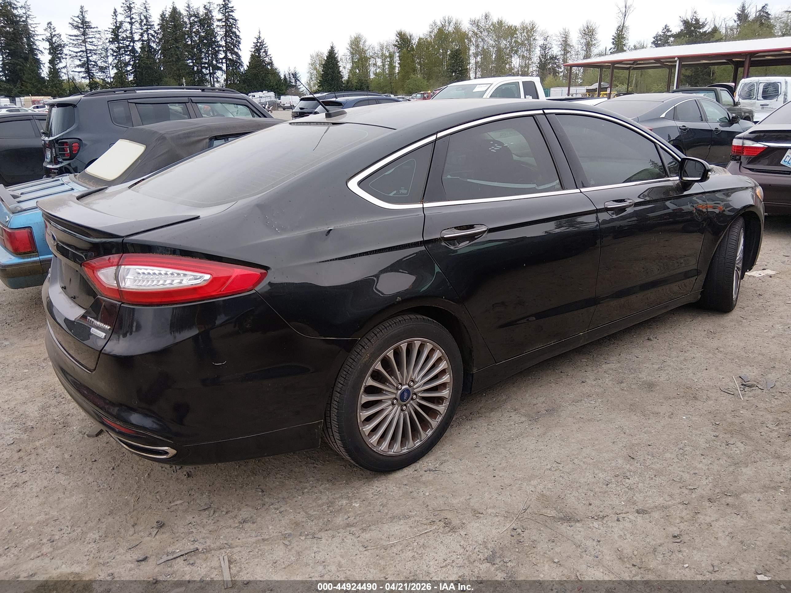 FORD FUSION image 4