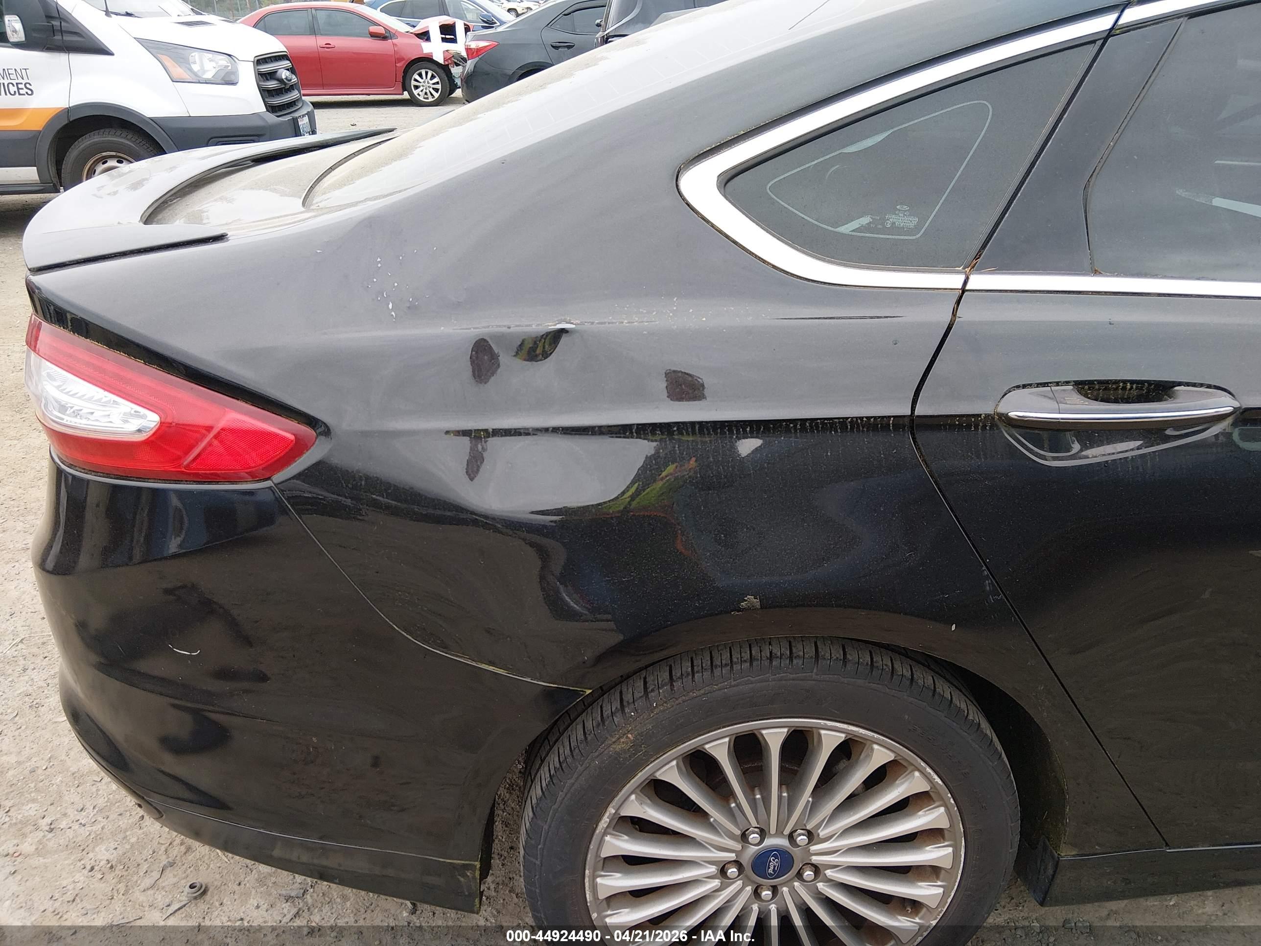 FORD FUSION image 6
