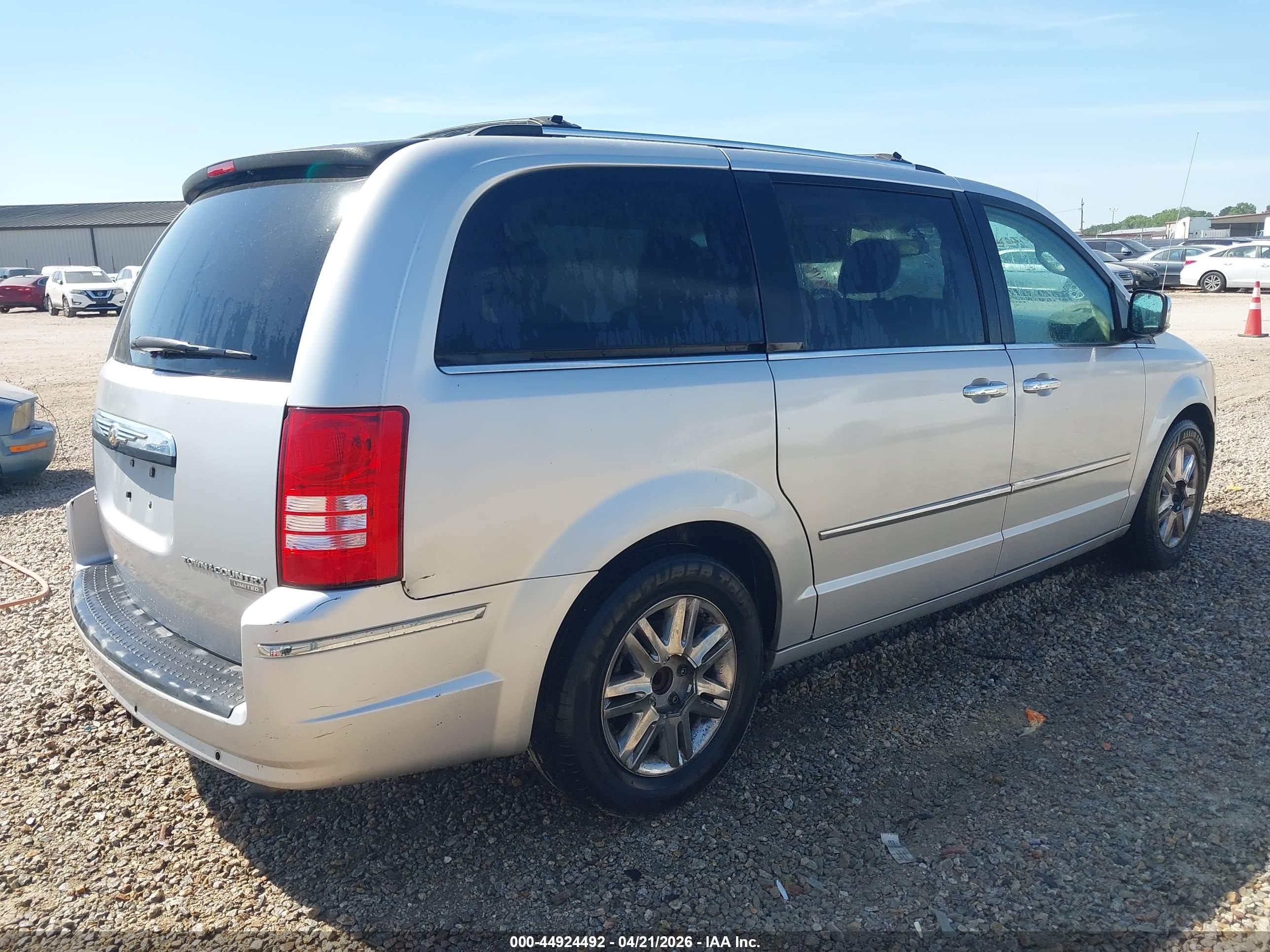 CHRYSLER TOWN image 4