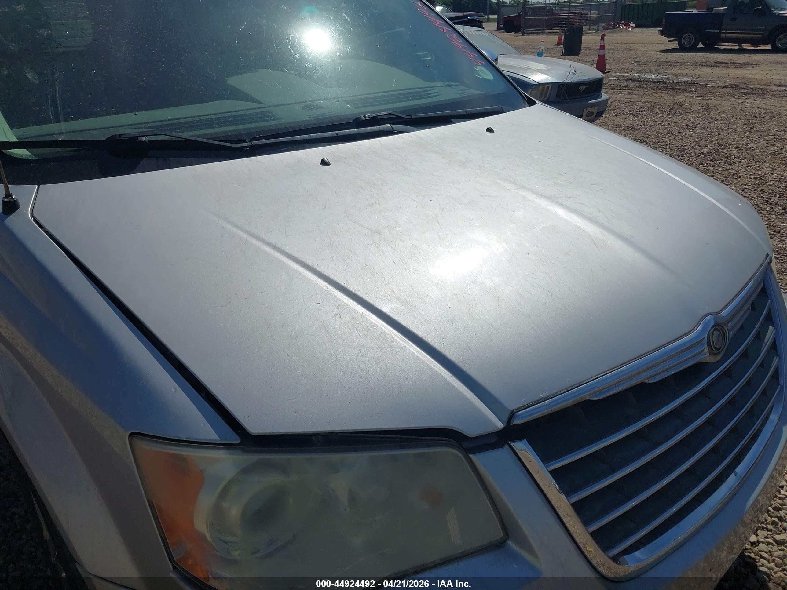 CHRYSLER TOWN image 6