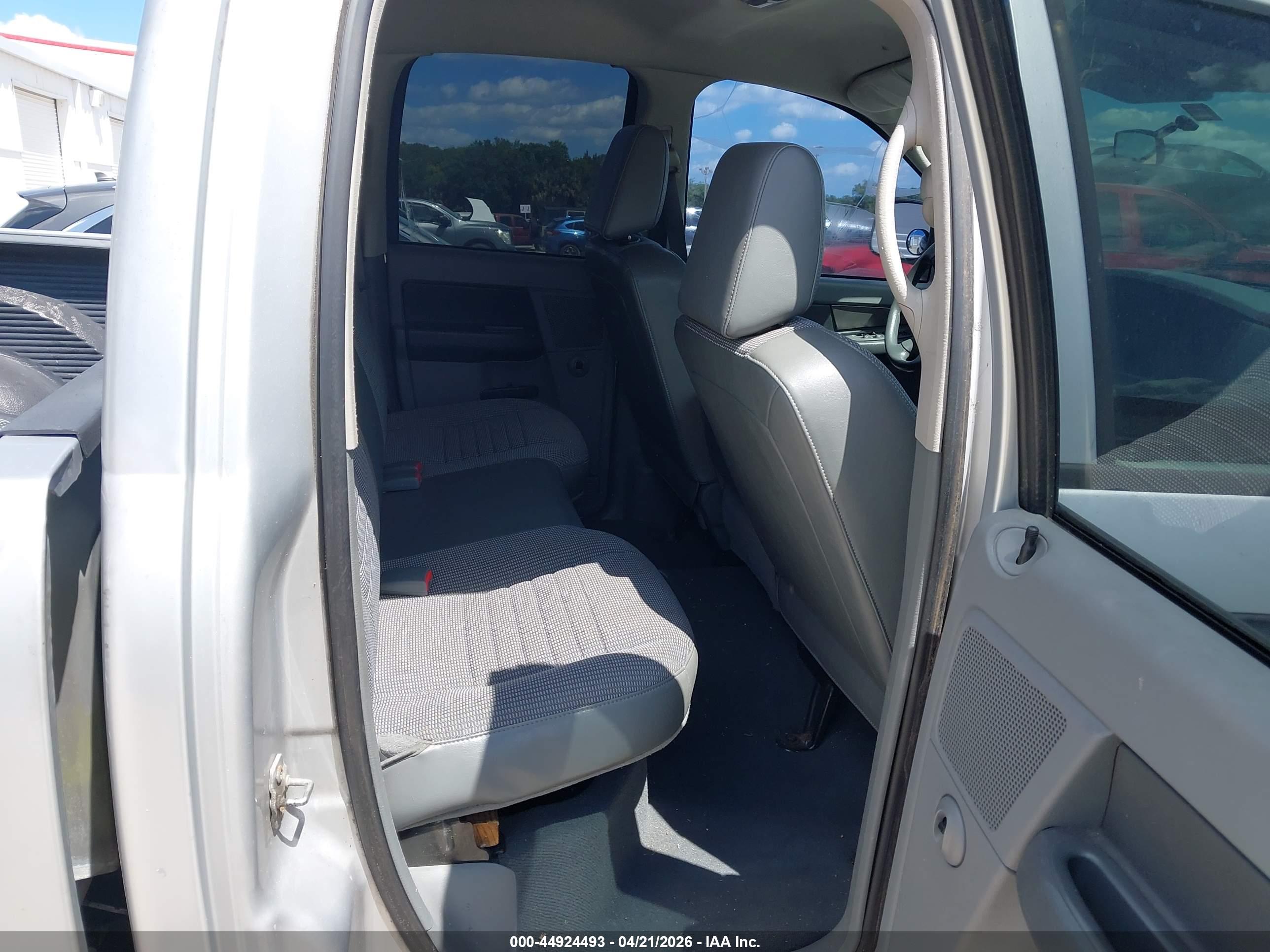 DODGE RAM image 8